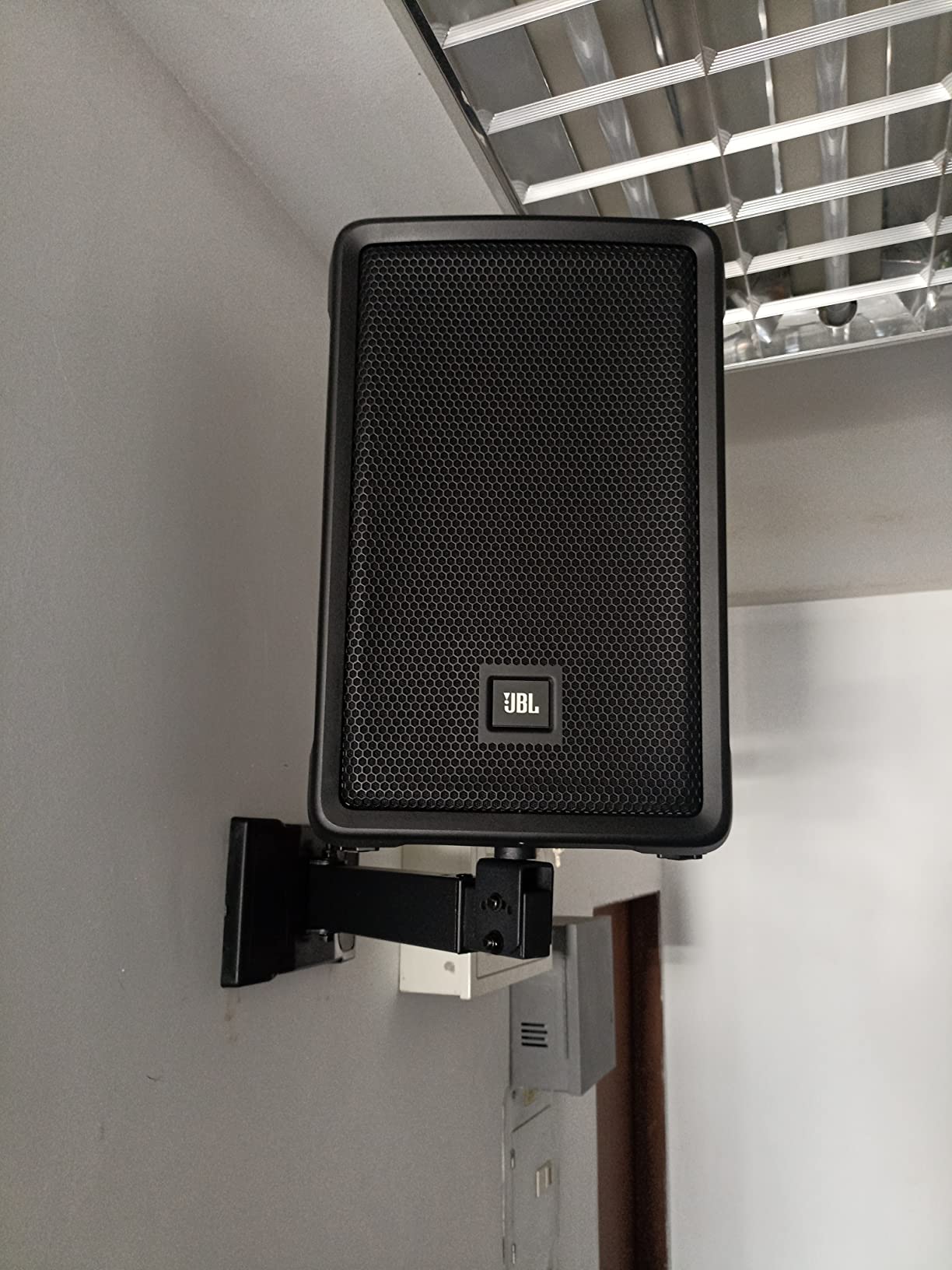 JBL Professional IRX108BT Powered PA Speaker, Portable Loudspeaker with Bluetooth, 8 Inch Woofer, 1300 Watt, Mobile DJ, Musicians, Small Venues, Ceremonies and Sports Events, Black customer photo 1