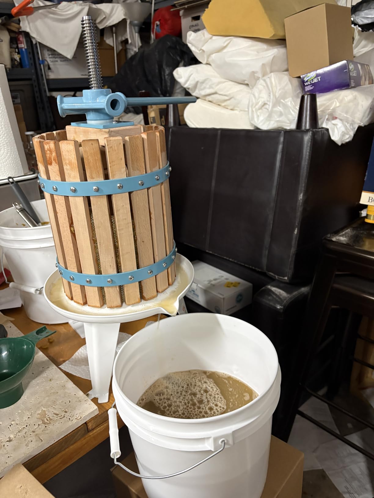 SQUEEZE master Fruit Press-3.17 Gallon/12L-Solid Wood Basket Wine Press-Vintage traditional juicer-6 Press Wooden Blocks-Pole Handle Bar for Juice,Wine,Cider-1 free filter bag included customer photo 1