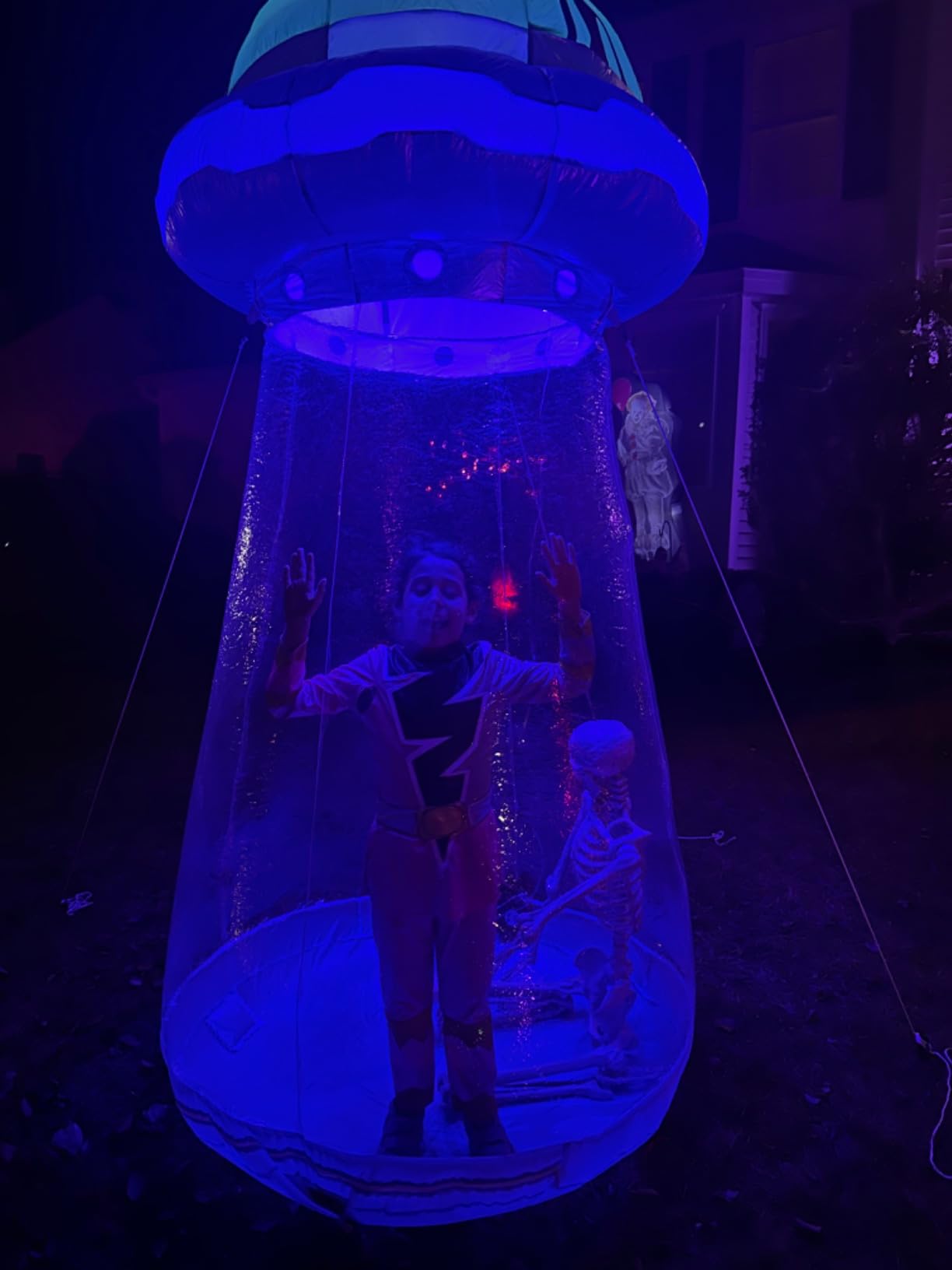 Joiedomi 9 FT Tall Halloween Inflatable UFO Outdoor Decorations, Halloween Blow Ups UFO Alien Decor for Yard Decoration with LEDs for Lawn Garden Party Decor customer photo 1