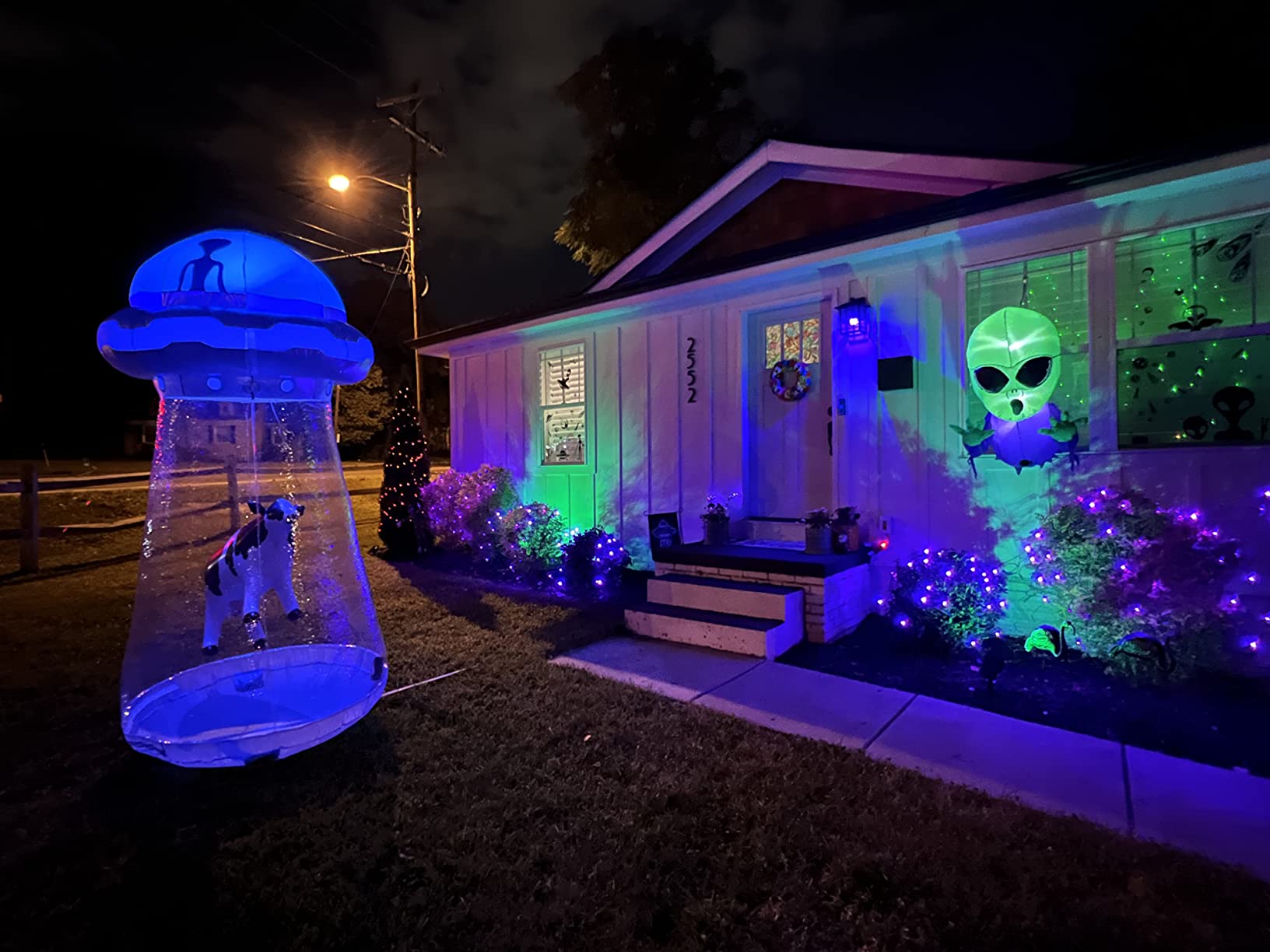 Joiedomi 9 FT Tall Halloween Inflatable UFO Outdoor Decorations, Halloween Blow Ups UFO Alien Decor for Yard Decoration with LEDs for Lawn Garden Party Decor customer photo 2