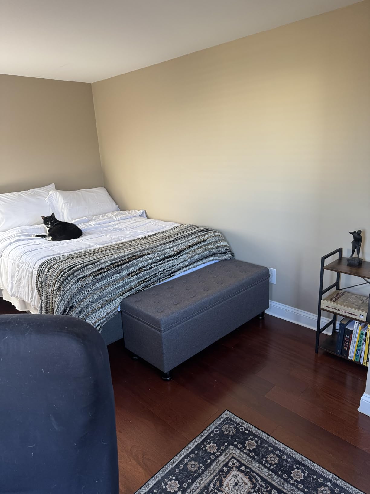 SONGMICS Storage Ottoman, 46.5 Inches Bedroom Bench, Solid Wood Legs customer photo 1