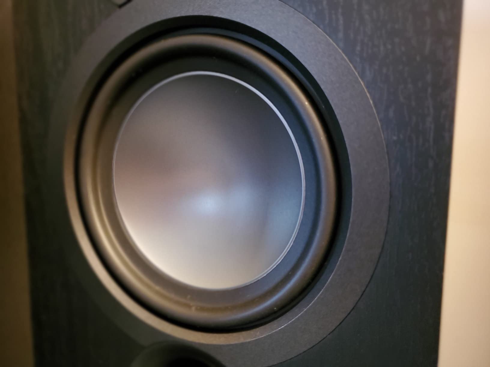 ELAC Uni-Fi 2.0 UB52 Bookshelf Speakers (Pair), Black (UB52-BK) customer photo 2