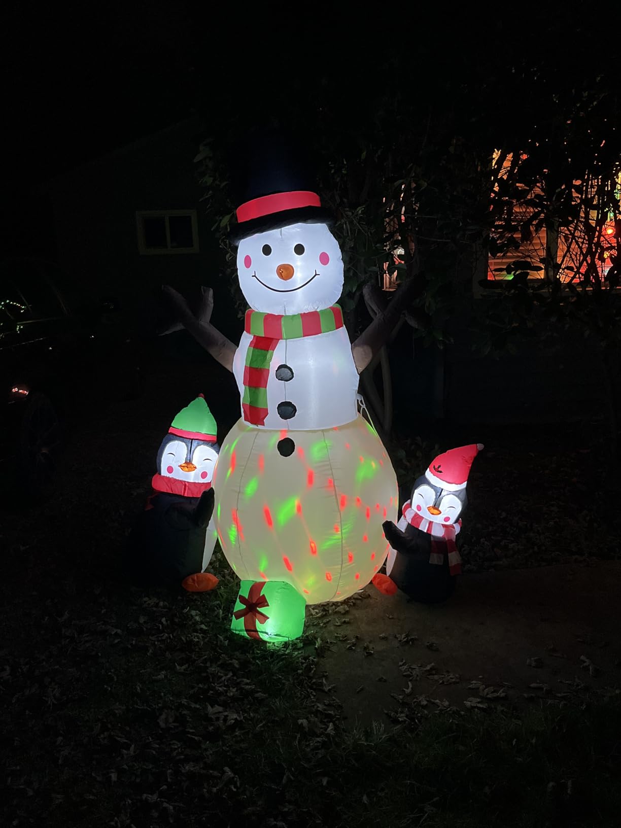 OurWarm 6ft Christmas Inflatables Christmas Decorations Outdoor, Inflatable Snowman Penguin Blow Up Yard Decorations with Rotating LED Lights for Indoor Outdoor Christmas Decorations Yard Garden Decor customer photo 1
