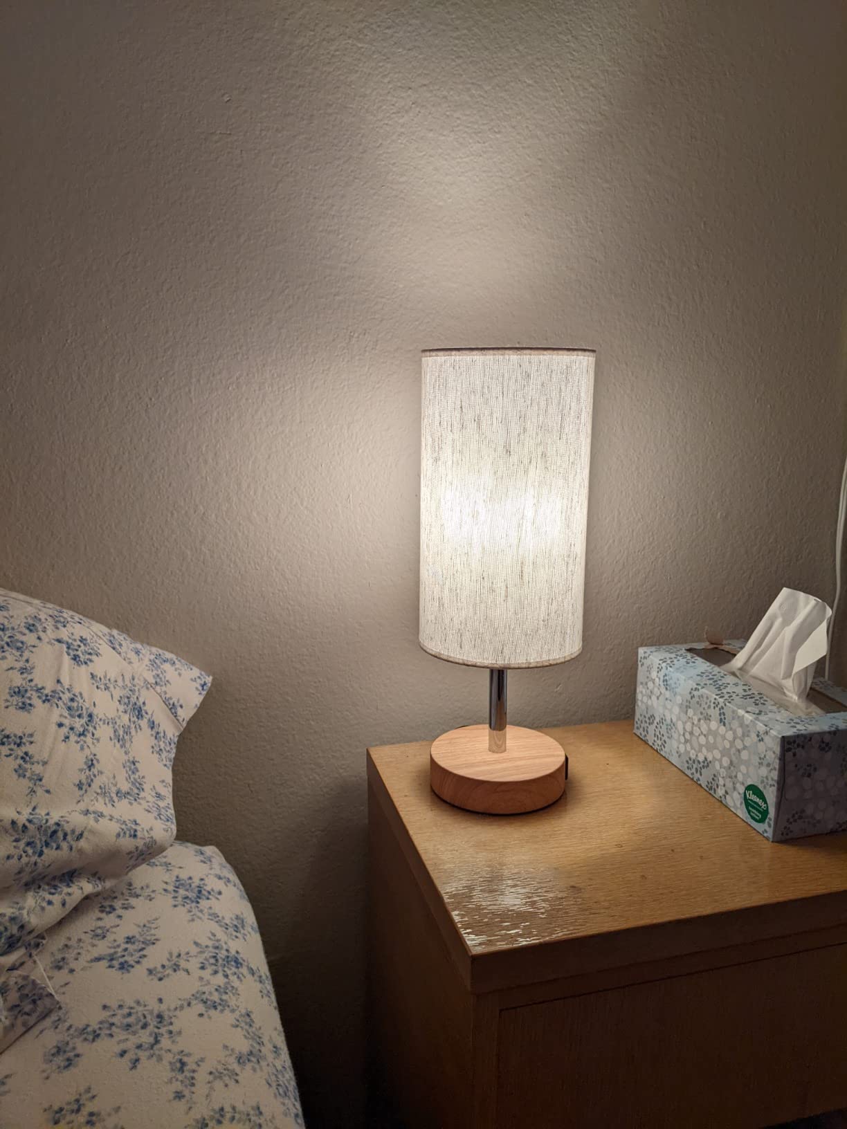 Yarra-Decor Bedside Lamps with USB Port - Touch Control Table Lamp for Bedroom Wood 3 Way Dimmable Nightstand Lamp Set of 2 with Round Flaxen Fabric Shade for Living Room, Dorm, Home Office (2 Pack) customer photo 1