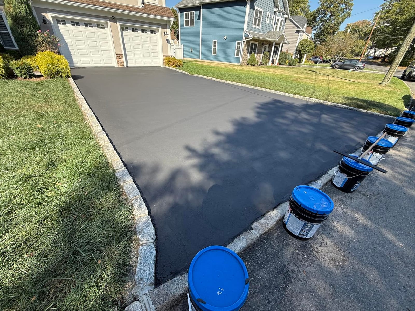 Red Devil 0637 Asphalt Crack Filler Sealant – Black Acrylic Driveway Sealer for Cracks & Joints, Forms a Water-Resistant Seal, 10.1 fl oz, Pack of 4, Made in USA customer photo 1