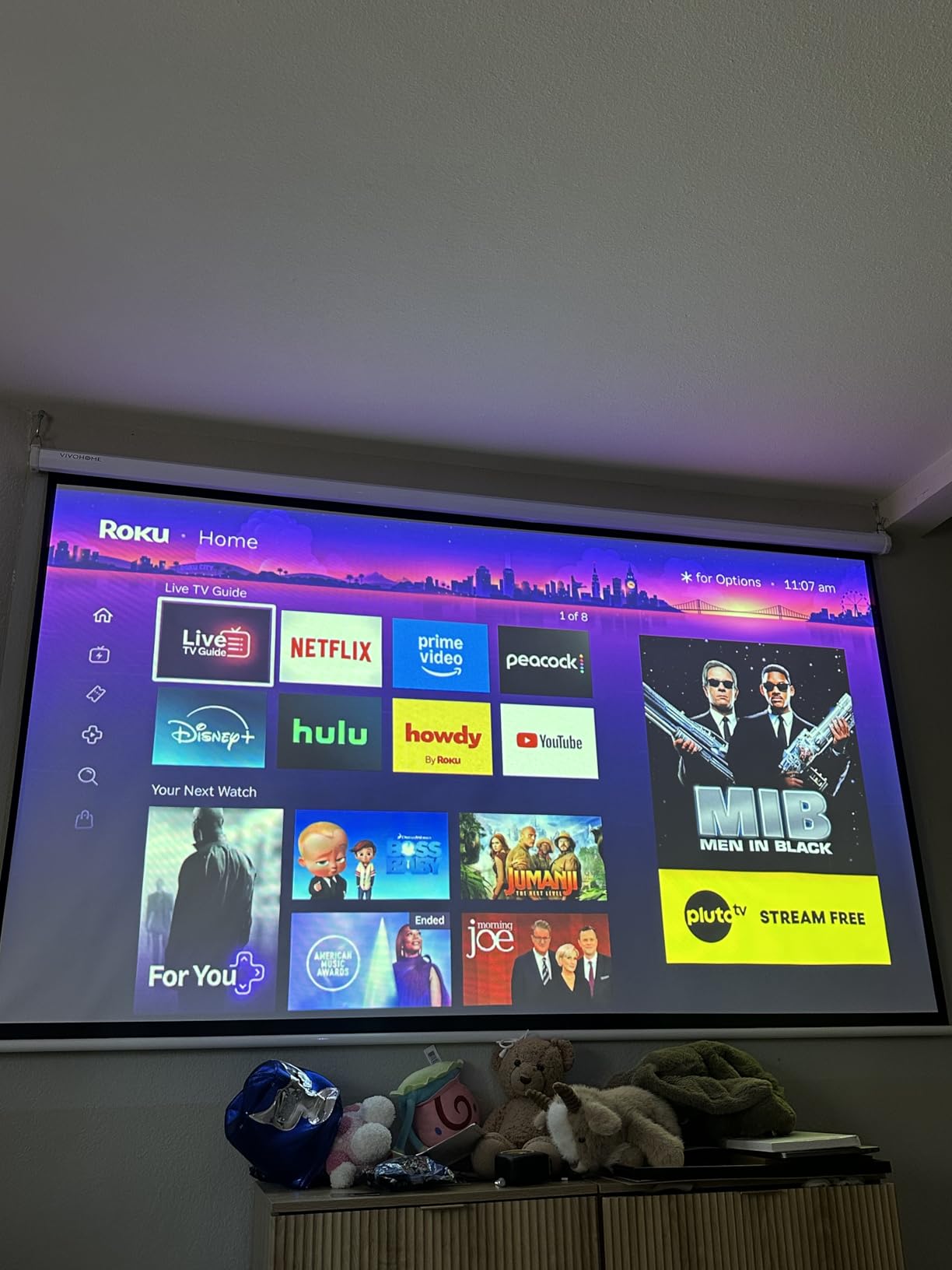 VIVOHOME 100 Inch 16:9 Pull Down Projector Screen, Black | Manual Retractable 4K Projection Screen for Home Theater, Roll Up ALR Movie Screen for Ceiling and Wall Mount customer photo 2