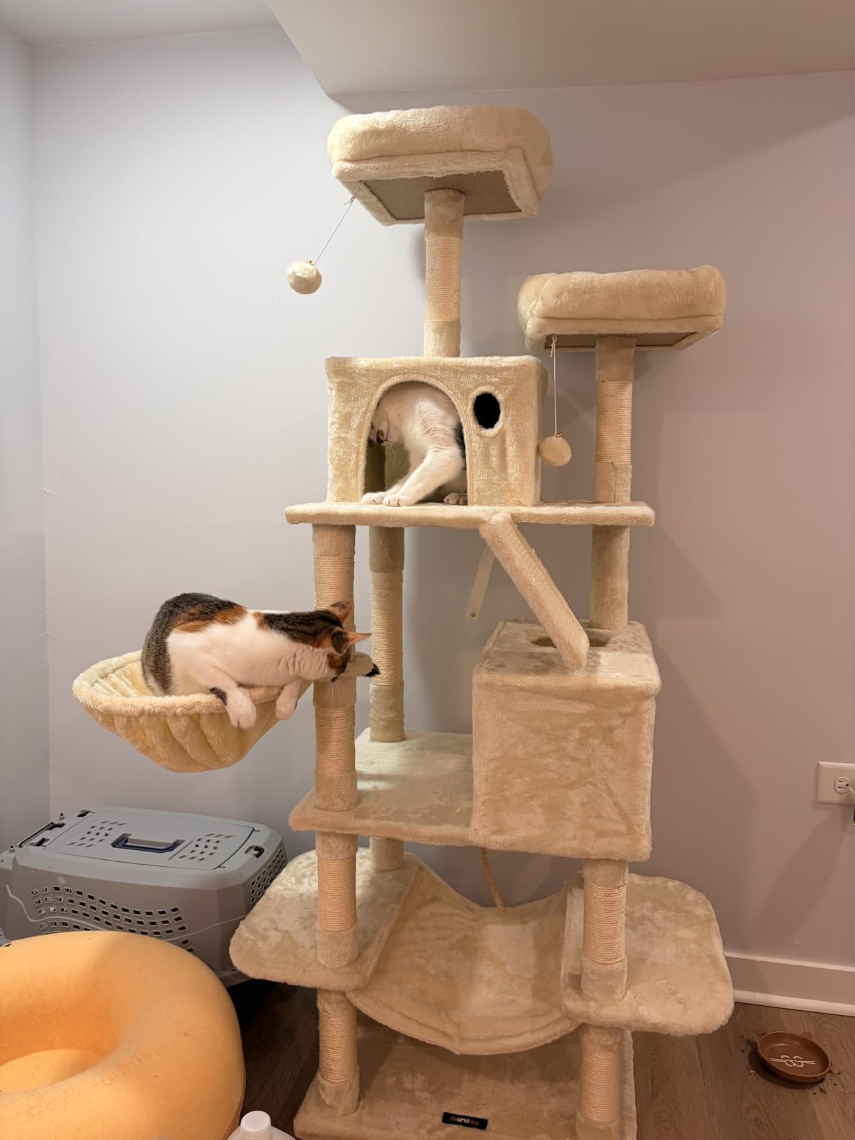 Feandrea Cat Tree, 81.1-Inch Large Cat Tower, Multi-Level Condo, Smoky Gray customer photo 2