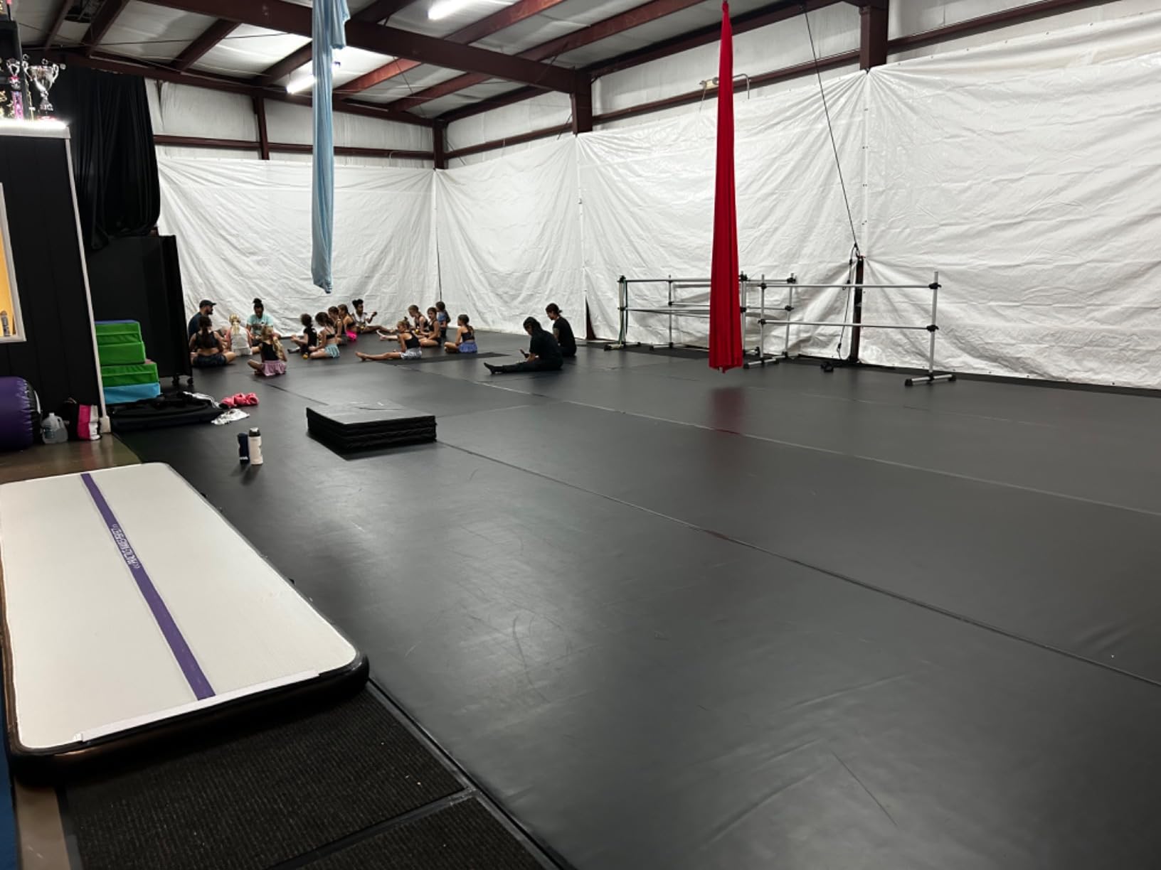 VEVOR Dance Floor Roll, 1.5mm PVC Dance Flooring Marley Dance Practice Floor Portable Grey/Black Roll Out Dance Floor Non-Slide & Wearproof Dance Mat for Ballet(6.6 x 15.7 ft, 6.6 x 49.2 ft) customer photo 1
