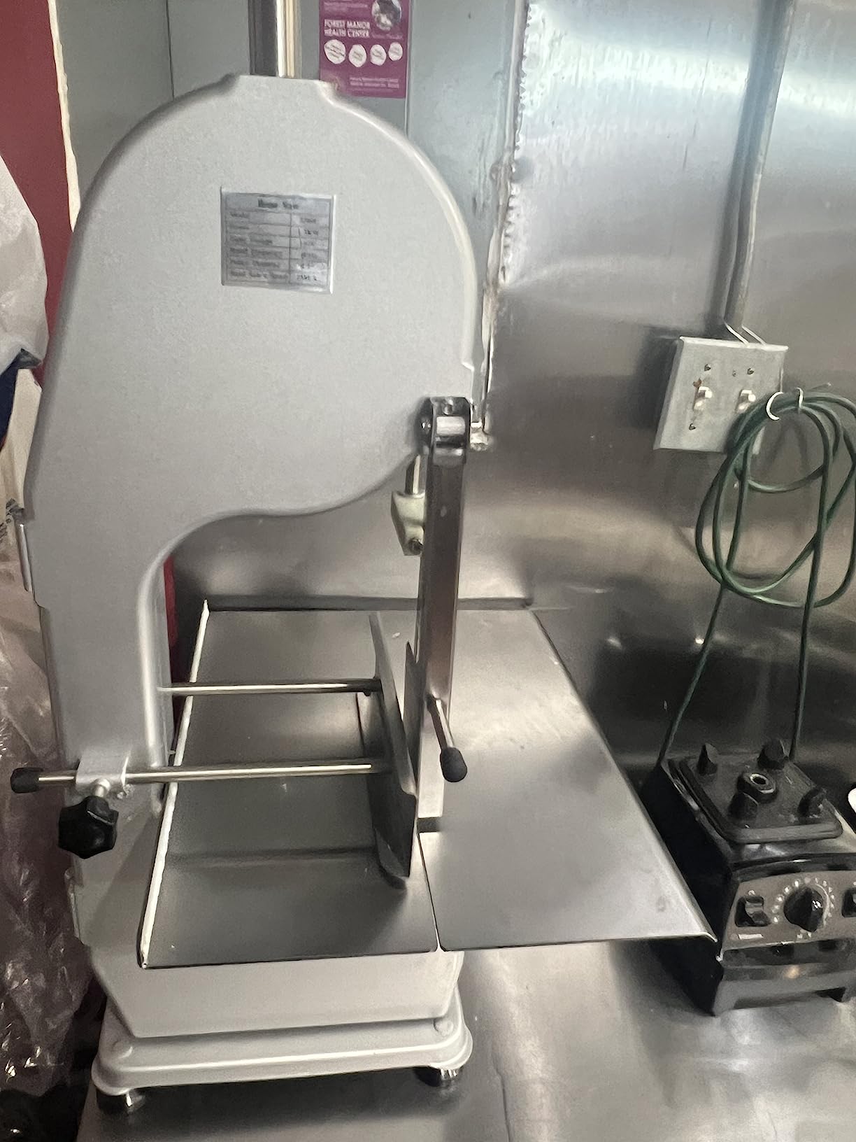 1500W Electric Bone Saw Machine, 0.8-5.9 Inch Cutting Thickness,2.6HP Frozen Meat Cutter 110V Commercial Bandsaw Machine, 20x15in Table Sawing for Chicken Fish Trotter Beef, Equipped with 6 Saw Blades customer photo 1