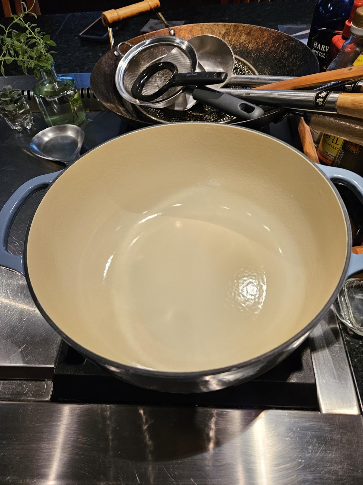 Lodge Essential Enamel Cast Iron Dutch Oven, 7.5 Quart, Indigo customer photo 2
