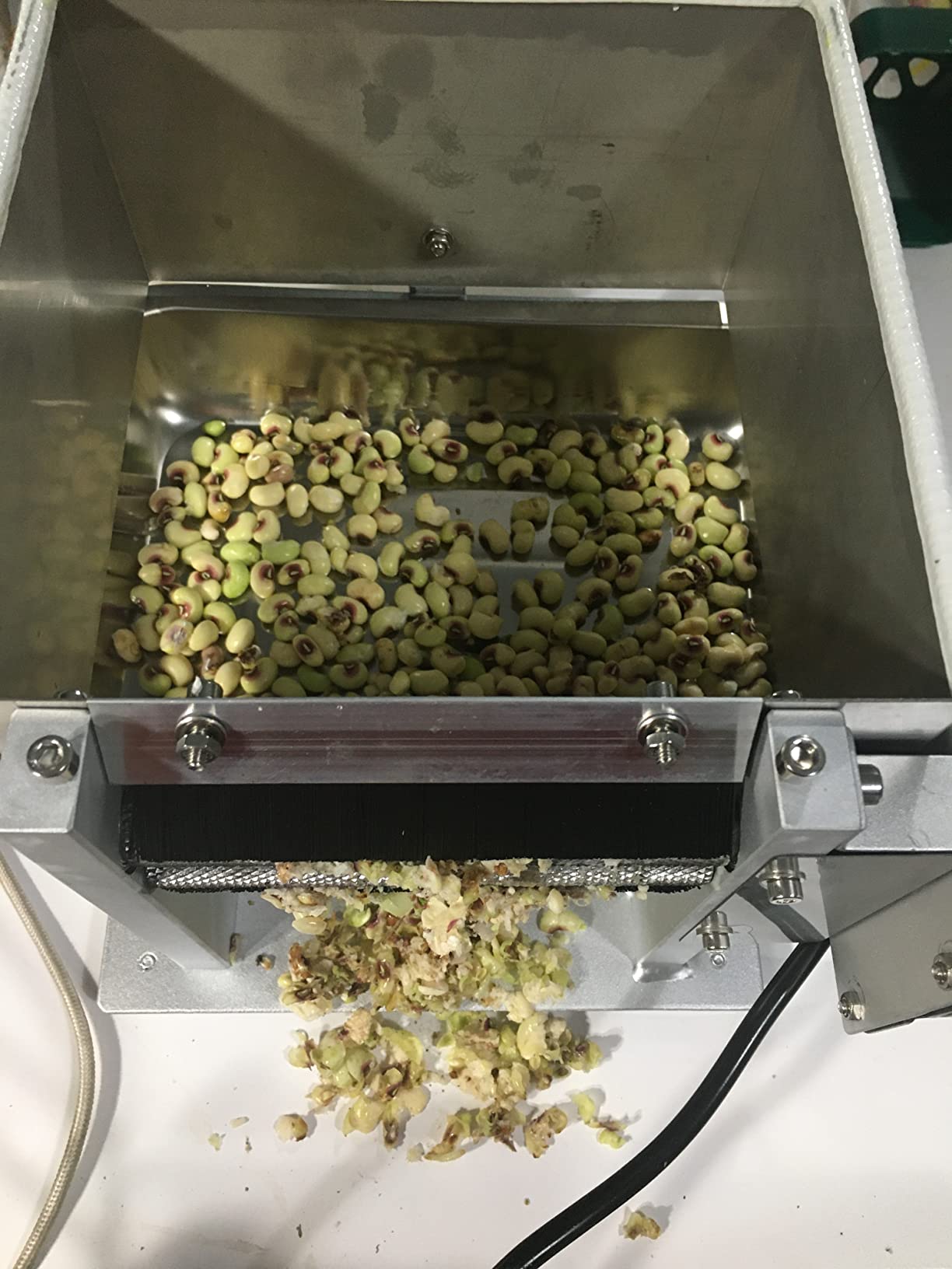 Electric Pea Sheller Machine 110V Semi-automatic Pea Bean Sheller Machine Commercial Bean Pea Peeler Home Peeling Pea Bean Machine customer photo 1