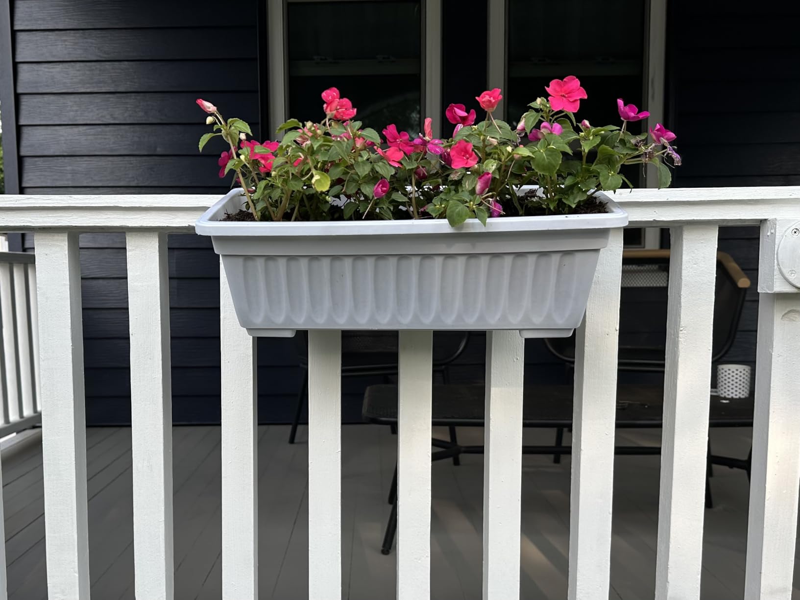 Fasmov 7 Pack 17 Inches Flower Window Box Plastic Vegetable Planters with Trays Vegetables Growing Container Garden Flower Plant Pot with 7 Pcs Plant Labels for Balcony, Patio, Garden, Black customer photo 2