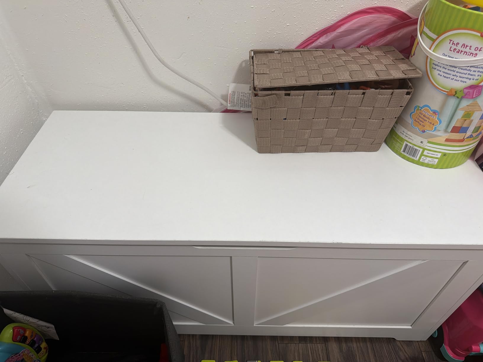 VASAGLE Storage Chest with 2 Safety Hinges, 15.7 x 39.4 x 18.1 Inches customer photo 1