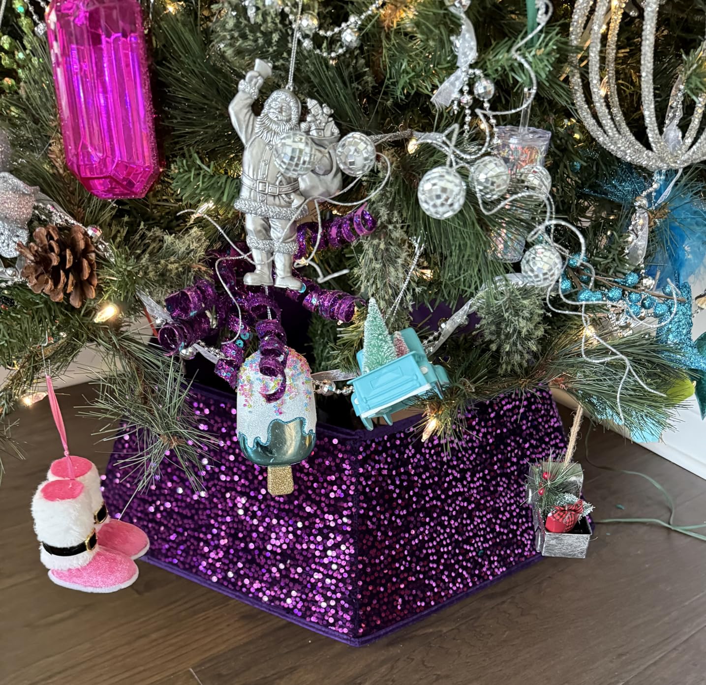 XmasExp Christmas Tree Collar 24 inch Sequin Tree Skirt for Christmas Holiday Home Decor Xmas Tree Ring Stand Base Cover Small Size 4 Piece Red customer photo 2