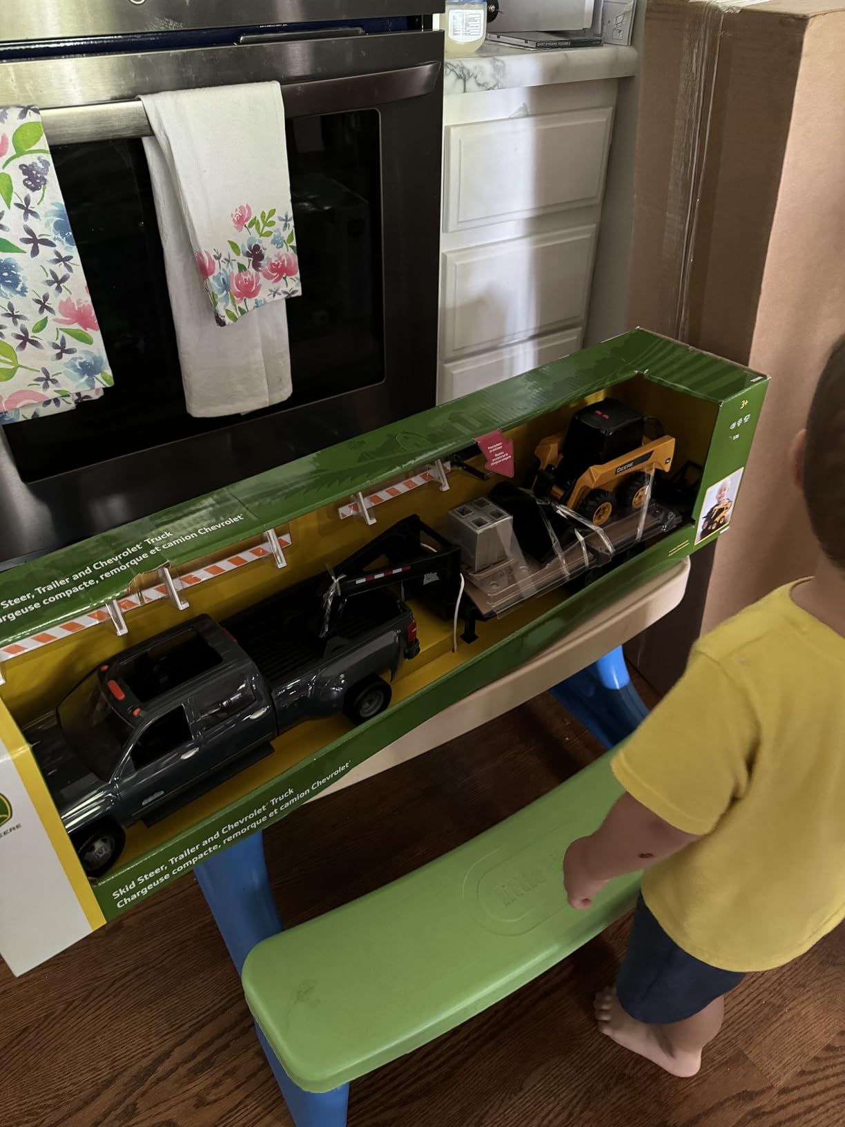 TOMY Big Farm John Deere Construction Toys Playset - 1:16 Scale customer photo 1