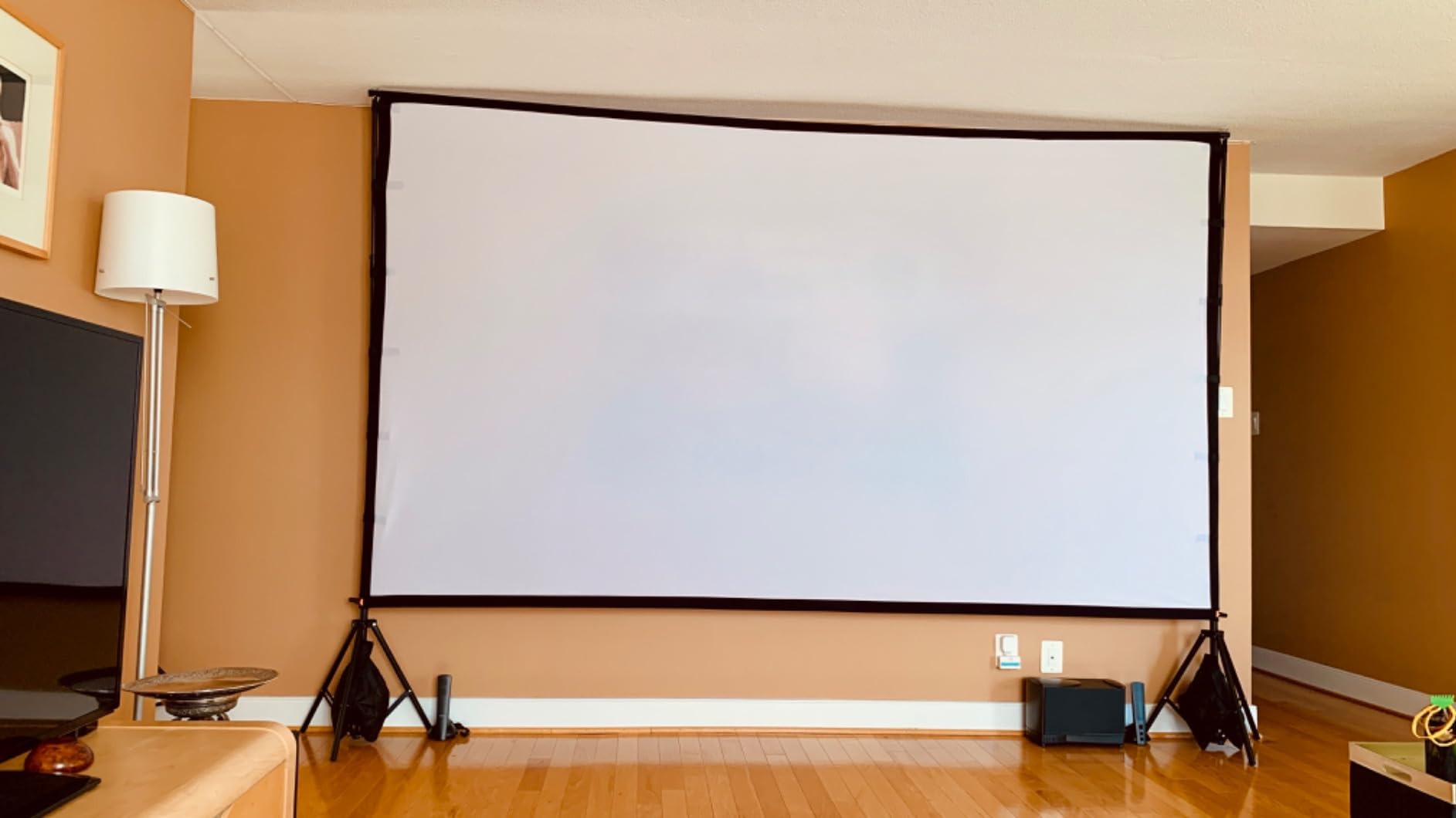 100 Inch Outdoor Projector Screen with One-Piece Telescopic Stand, Wrinkle-Resistant 4K HD Movie Screen for Backyard, Camping and Indoor Home Theater (Fits Long Throw Projectors) customer photo 2