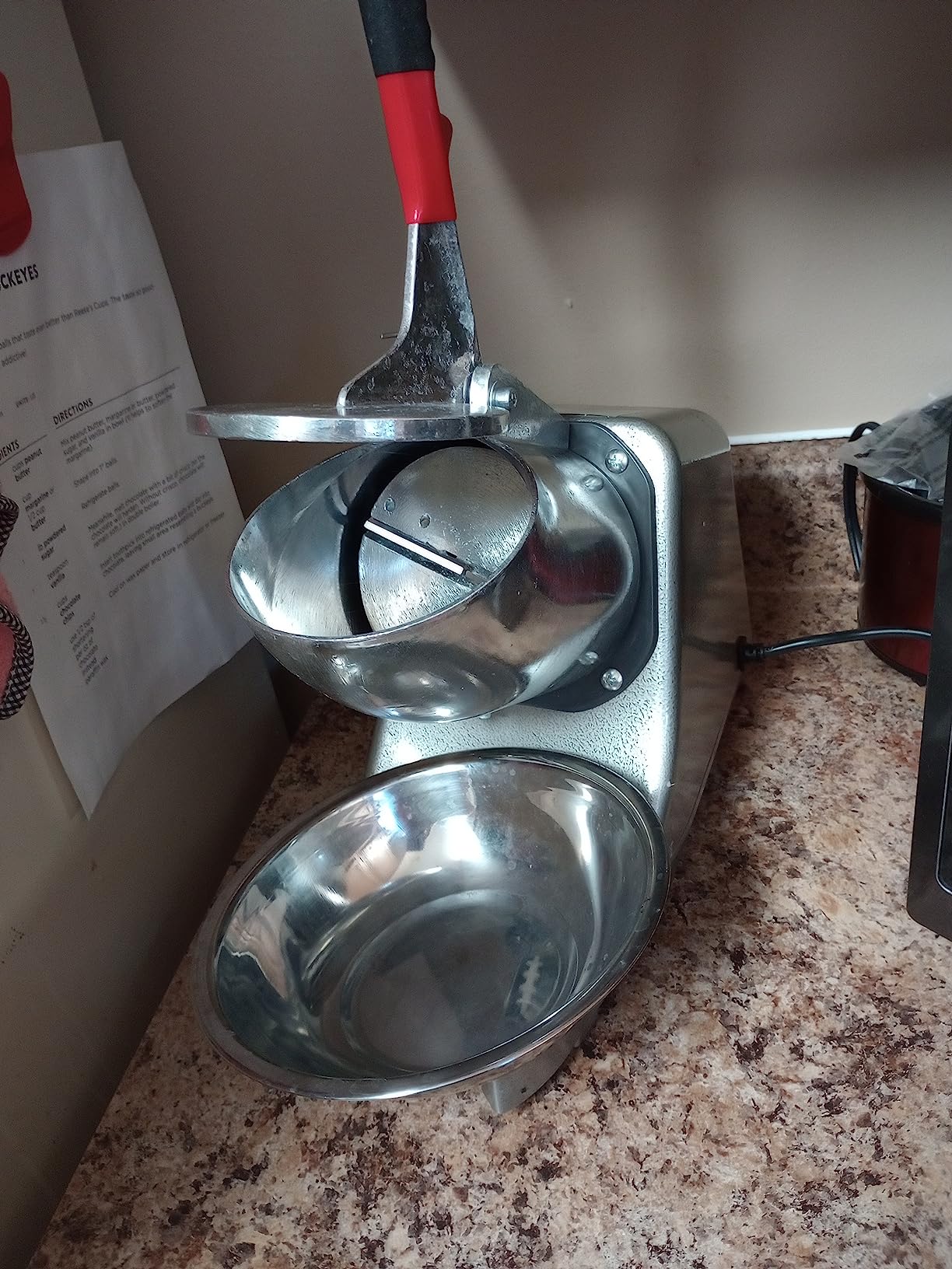 Reespring Snow Cone Machine Shaved Ice Machine Ice Crusher with 4 Blades Kitchen Electric for Shaved Ice and Snow Cone (300W 2000r/min) Comes with a Free Ice Pick,Ice Cube Tray, 6 Syrup dispensers customer photo 1
