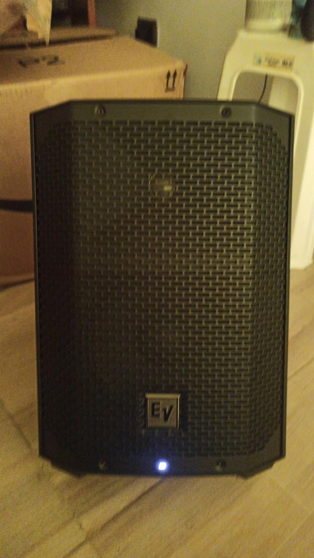 Electro-Voice Everse 8 8 Battery Powered Weatherized Pa Speaker (Black) customer photo 1