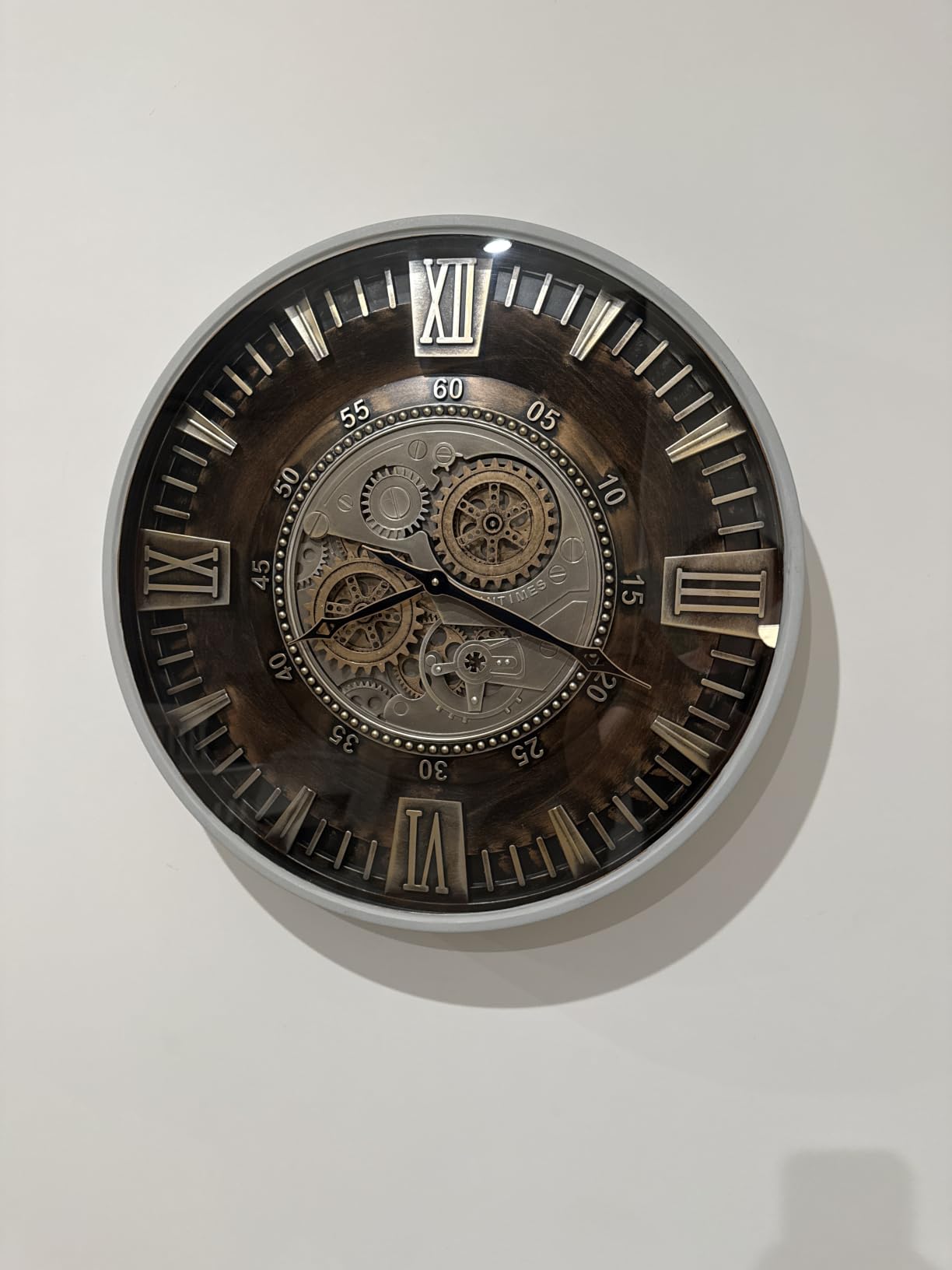 CLXEAST 24 Inch Large Moving Gear Wall Clock for Living Room Decor,Bronze | Durable Metal Case,SIilent Non Ticking, Oversized Industrial Roman Numeral Wall Clocks for Dinning Room & Home Office customer photo 2