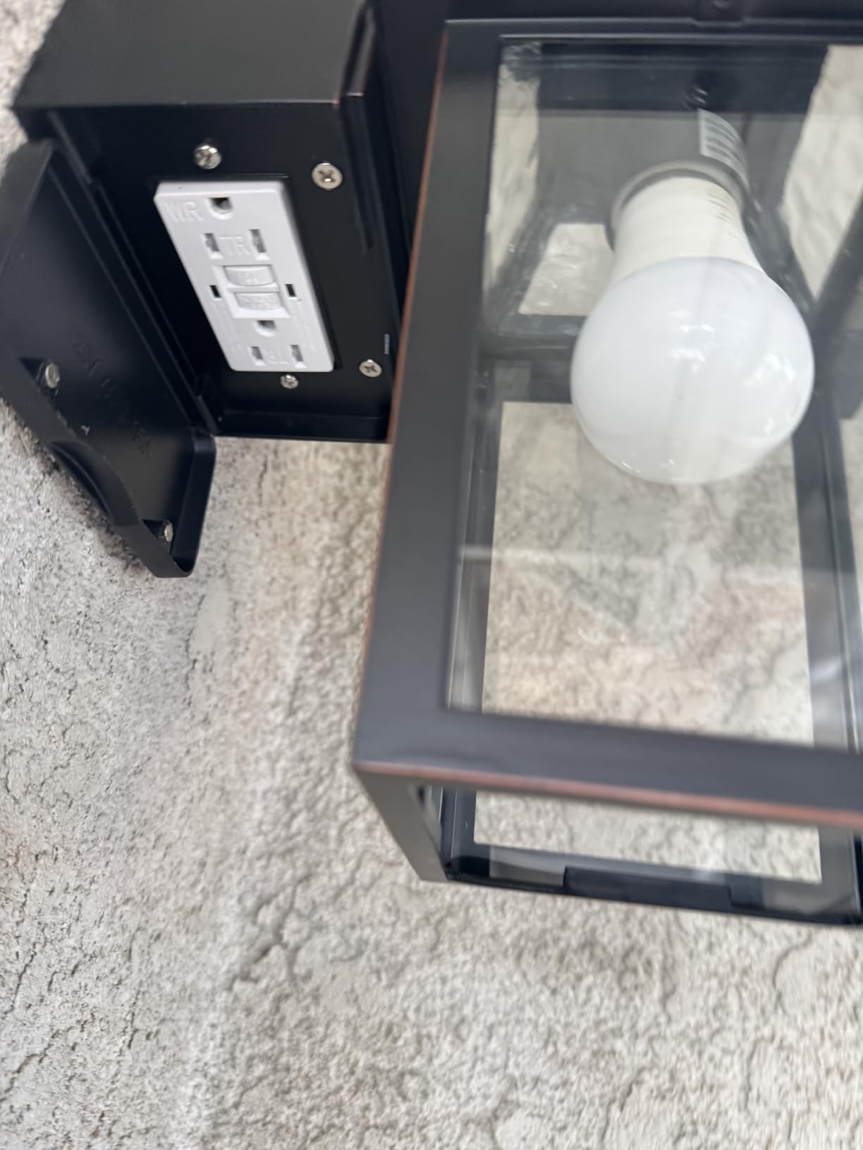 Yisuro Porch Lights with GFCI Outlet, Dusk to Dawn Outdoor Lights with Outlet, 3 Lighting Modes Exterior Light Fixture Waterproof, Outside Lights for House Front Door Patio Garage customer photo 1