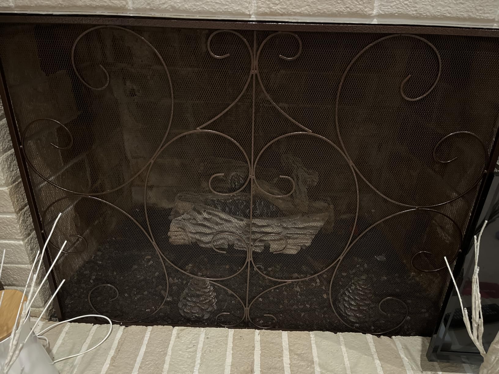 Kingson Single Panel Decorative Flat Fireplace Screen Cover Handcrafted Durable Metal Mesh, Heat-Resistant Free Standing Fireplace Spark Guard Mesh 37.8
