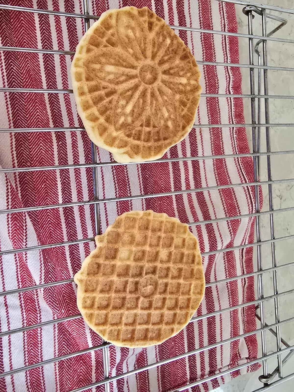 FineMade Pizzelle Maker with Non-Stick Coating, Electric Pizzelle Cookie Baker Press with Snowflake Pattern, Make Two 4 Inch Traditional Italian Waffle Cookies at Once, Recipe Included customer photo 1