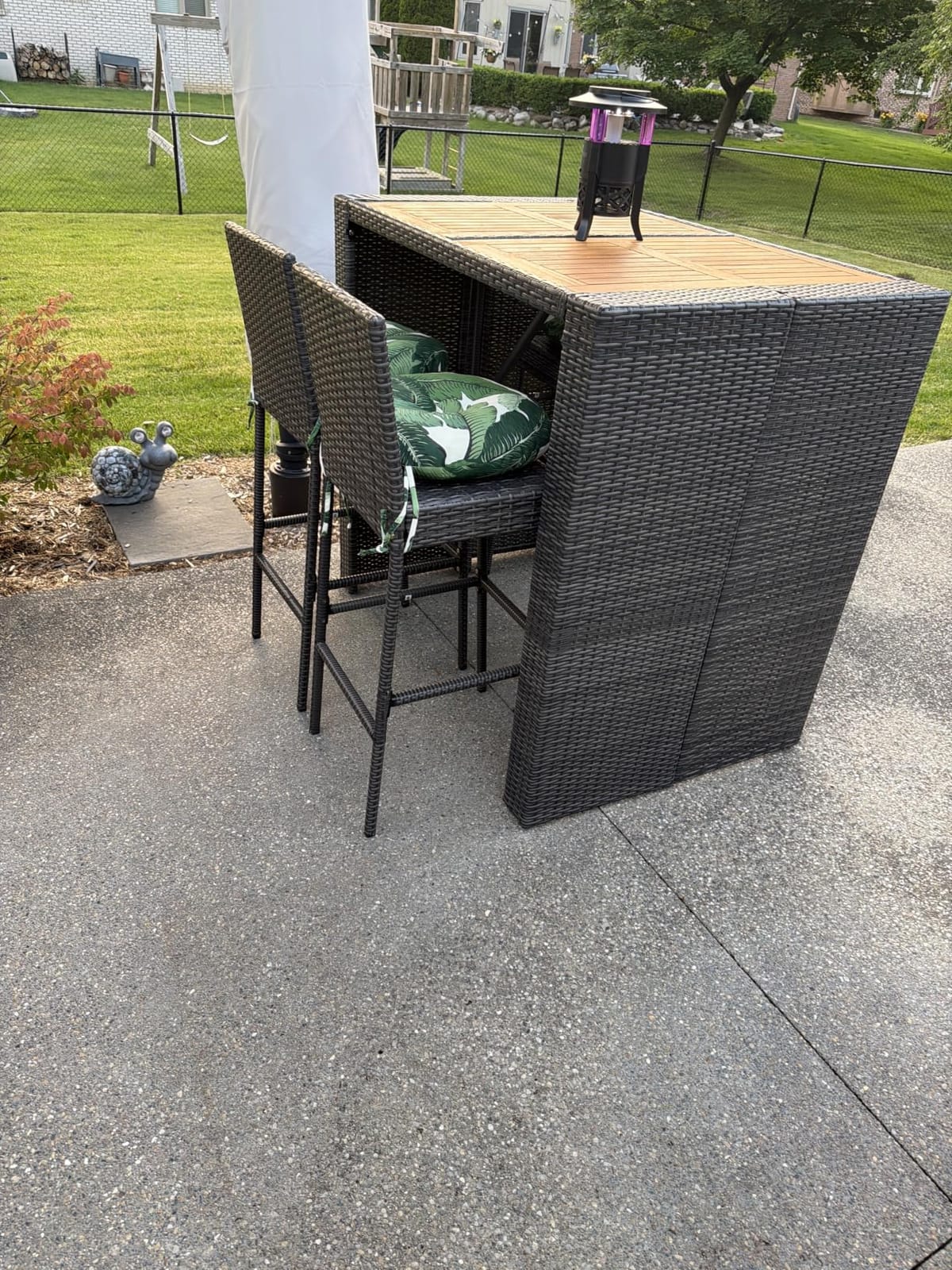 Tangkula 5 Piece Patio Wicker Bar Set, Patiojoy Outdoor Acacia Wood Bar Height Table & 4 Rattan Bar Stool Chairs with Backrest and Footrest, Outdoor Dining Bistro Set customer photo 1