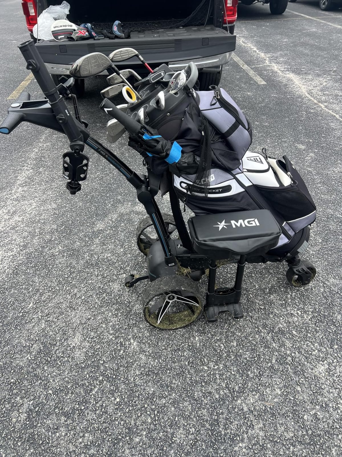 MGI Navigator Ai GPS+ Electric Golf Cart - 36 Hole Lithium Battery - Remote Control - Accessories Included (Drink, Umbrella, & GPS Phone Holder), Plastic material, Black customer photo 1