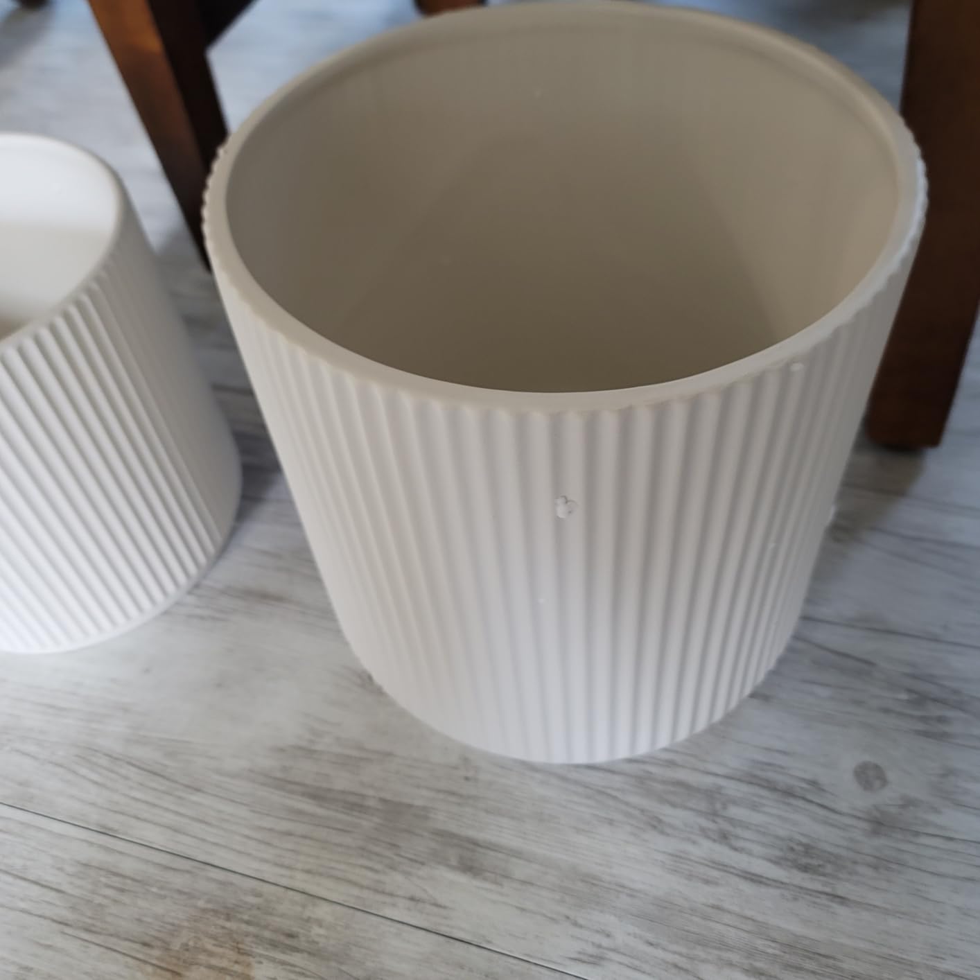 Amazon Basics Fluted Ceramic Planter Pot for Indoor Outdoor Plants, Round Flower Pot with Drainage Hole, 10-inch, White customer photo 1