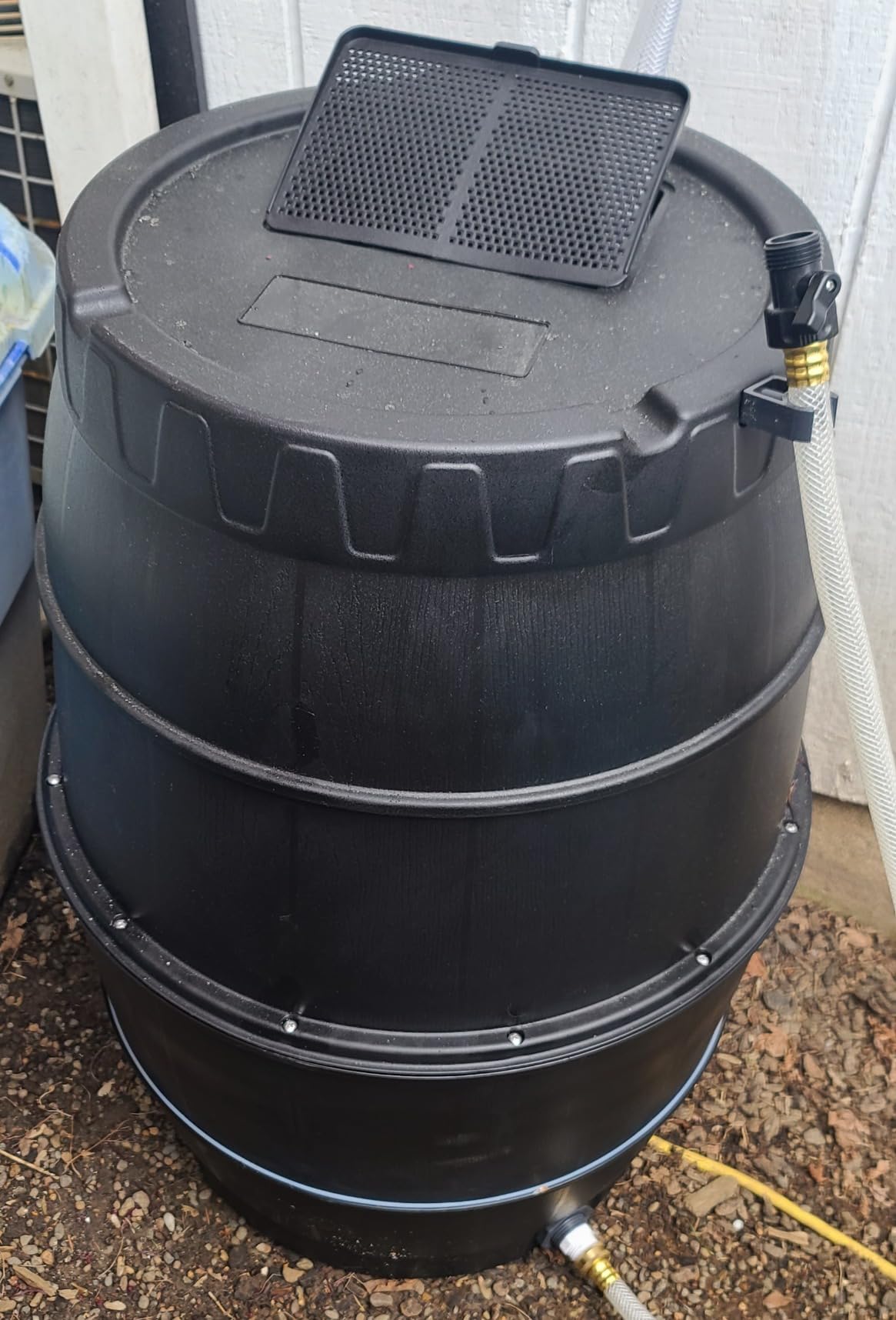 SQUEEZE master 50 Gallon Rainwater Collection Barrel Without Stand-BPA Free Home Rain Catcher with Water Diverter, Outlet Hose-Flatback Designed Water Storage Collection Barrel for Gardens and Plants customer photo 2