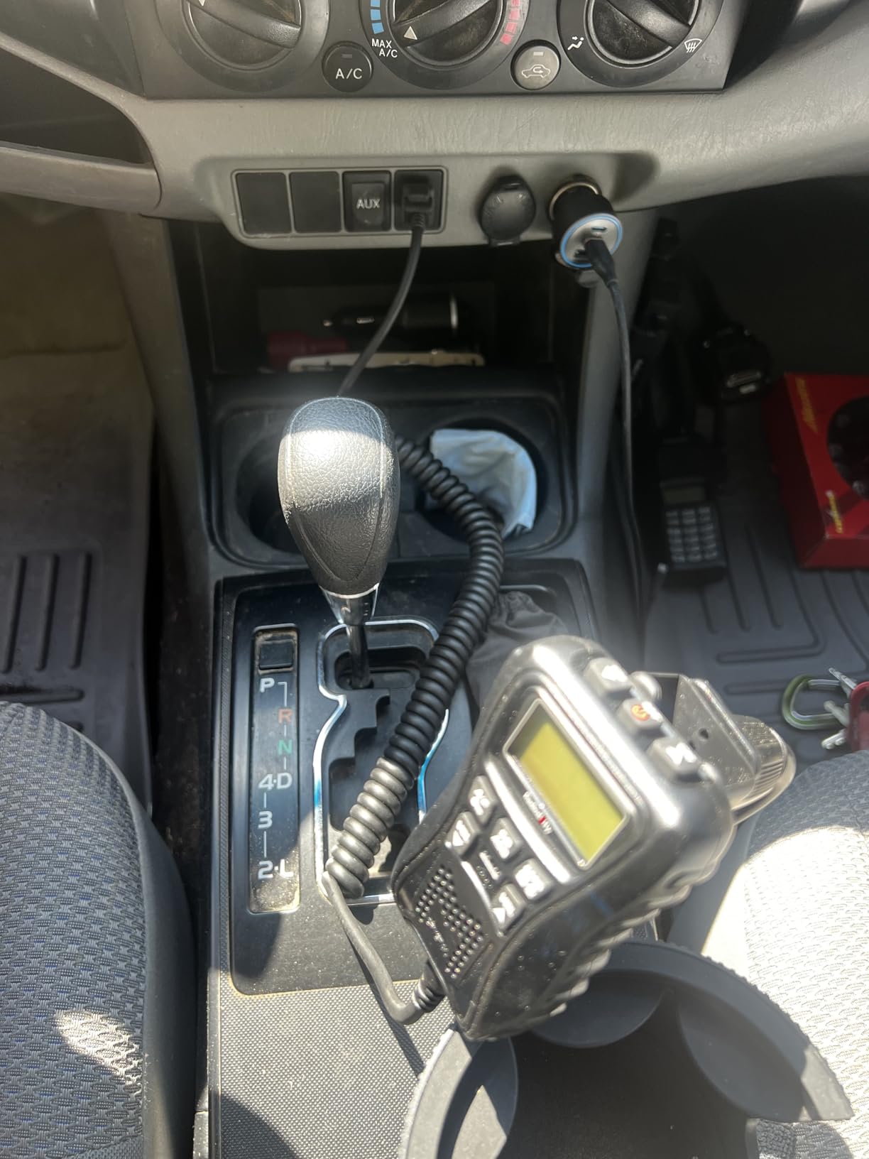 Radioddity CS-47 Compact CB Radio AM/FM, One-Hander Mic Noise Reduction VOX customer photo 1