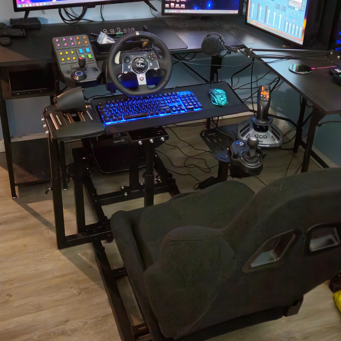 Marada Universal Flight Simulation Cockpit with Racing Seat Wheel Stand customer photo 2