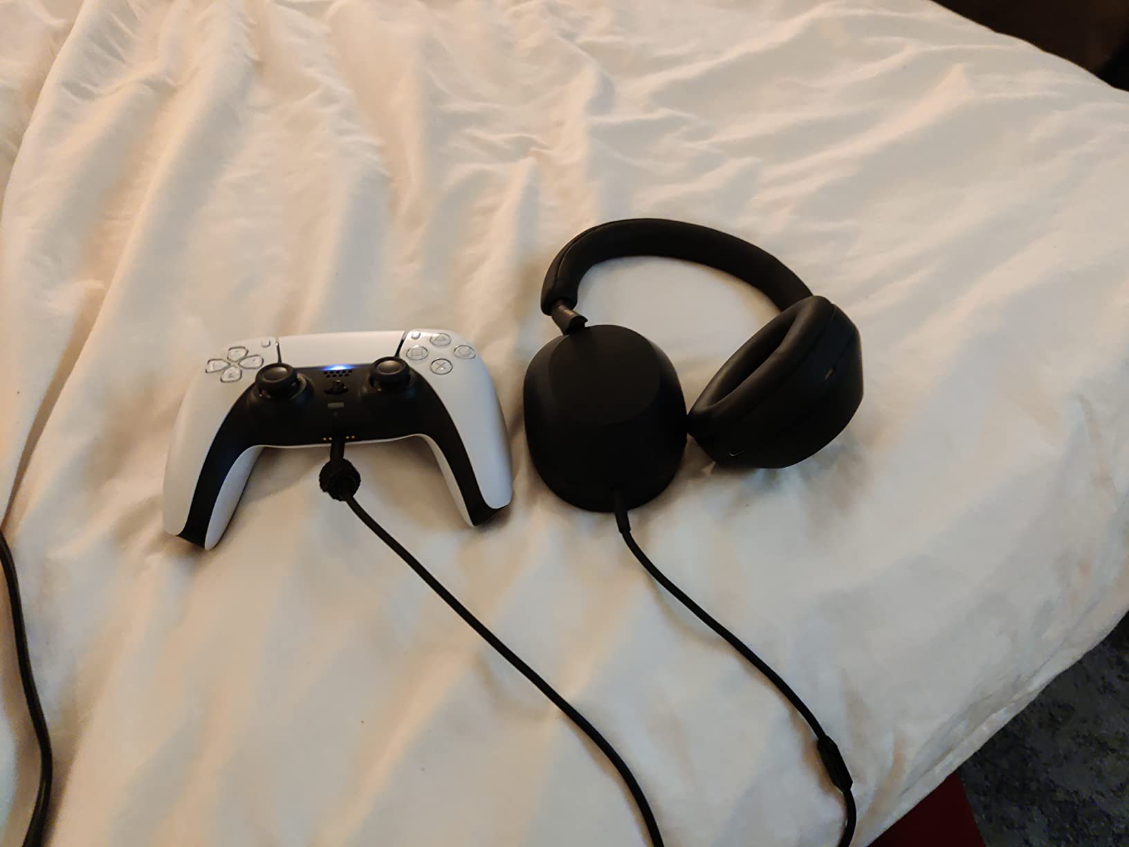Sony WH-1000XM5 Premium Noise Cancelling Wireless Headphones, Midnight Blue customer photo 1