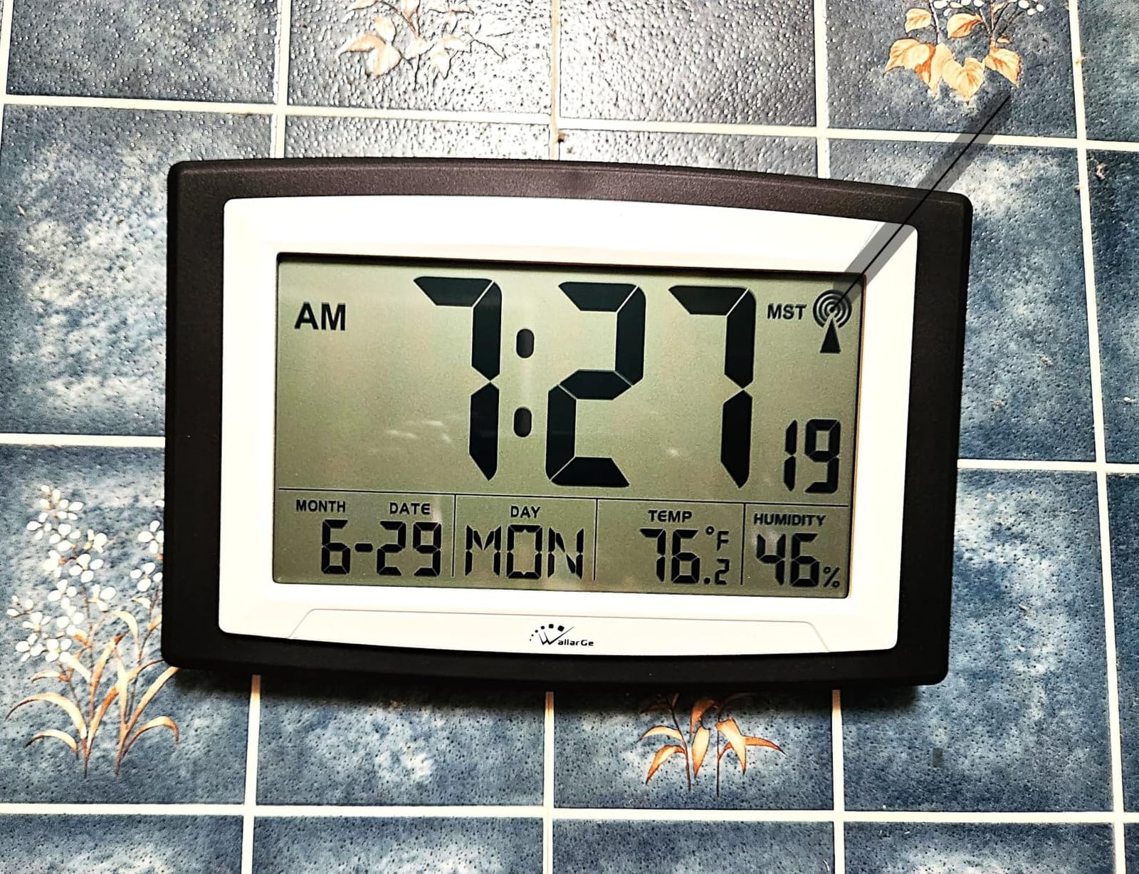 WallarGe Self-Setting Atomic Digital Wall Clock with Auto DST customer photo 1