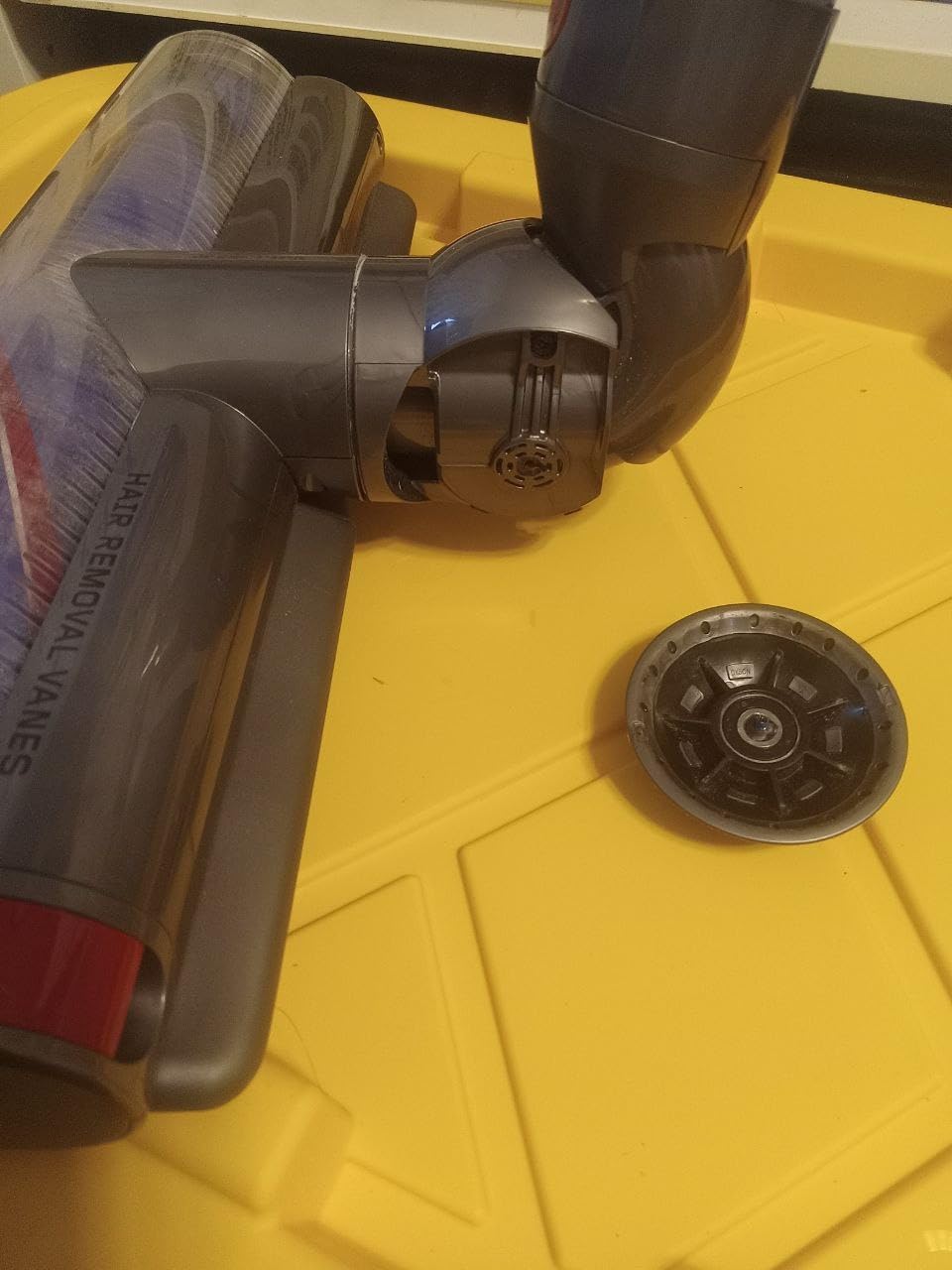Dyson Gen5outsize Cordless Vacuum, 250AW, 3 Power Modes, Up to 140 Minutes,² XL bin, Illumination Reveals dust, HEPA Filtration, All Floor Types customer photo 1