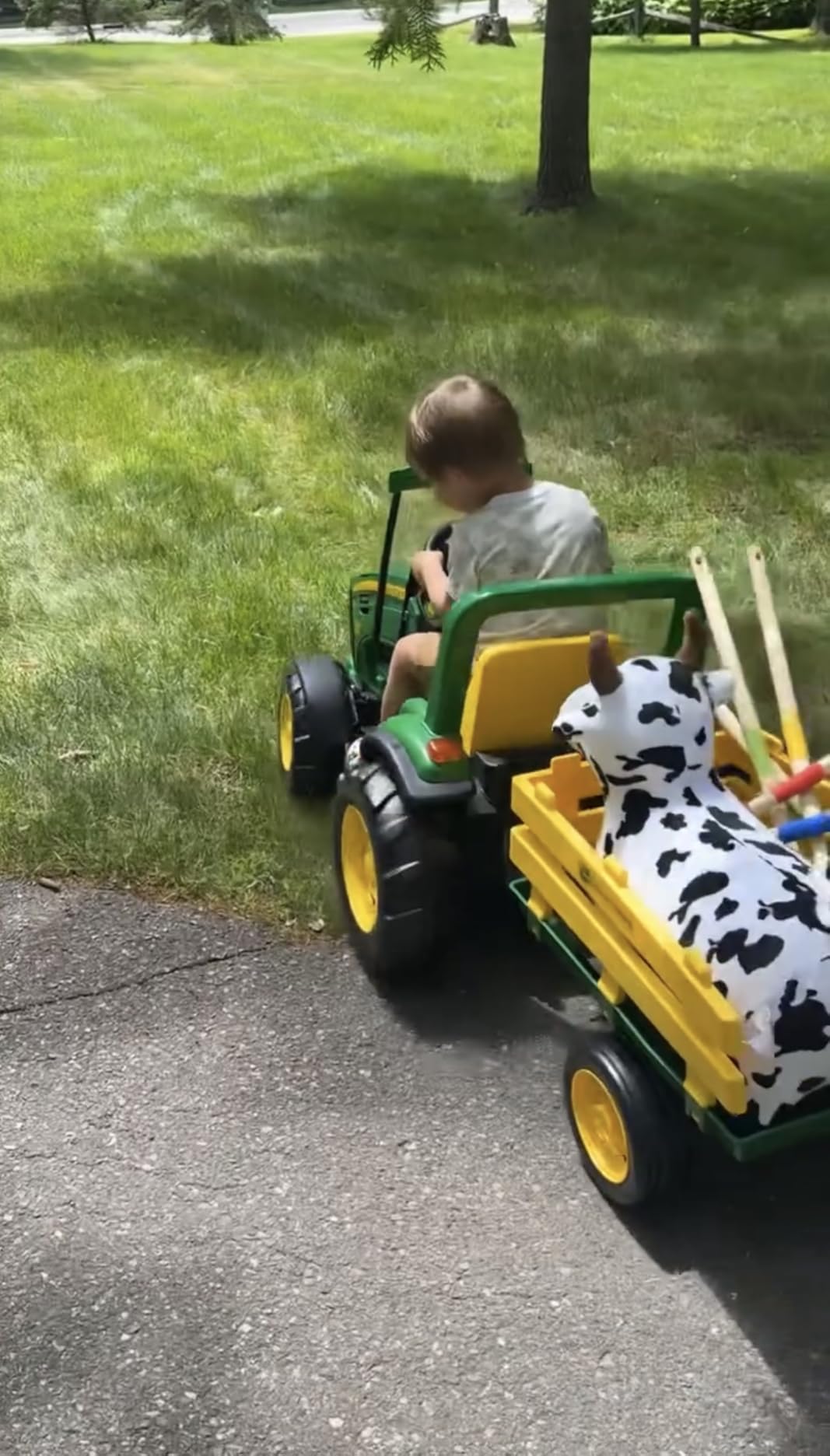 Peg Perego John Deere Heavy Duty Tractor Extra-Large 12 Volt Ride on Tractor for Kids Ages 3-7 customer photo 2