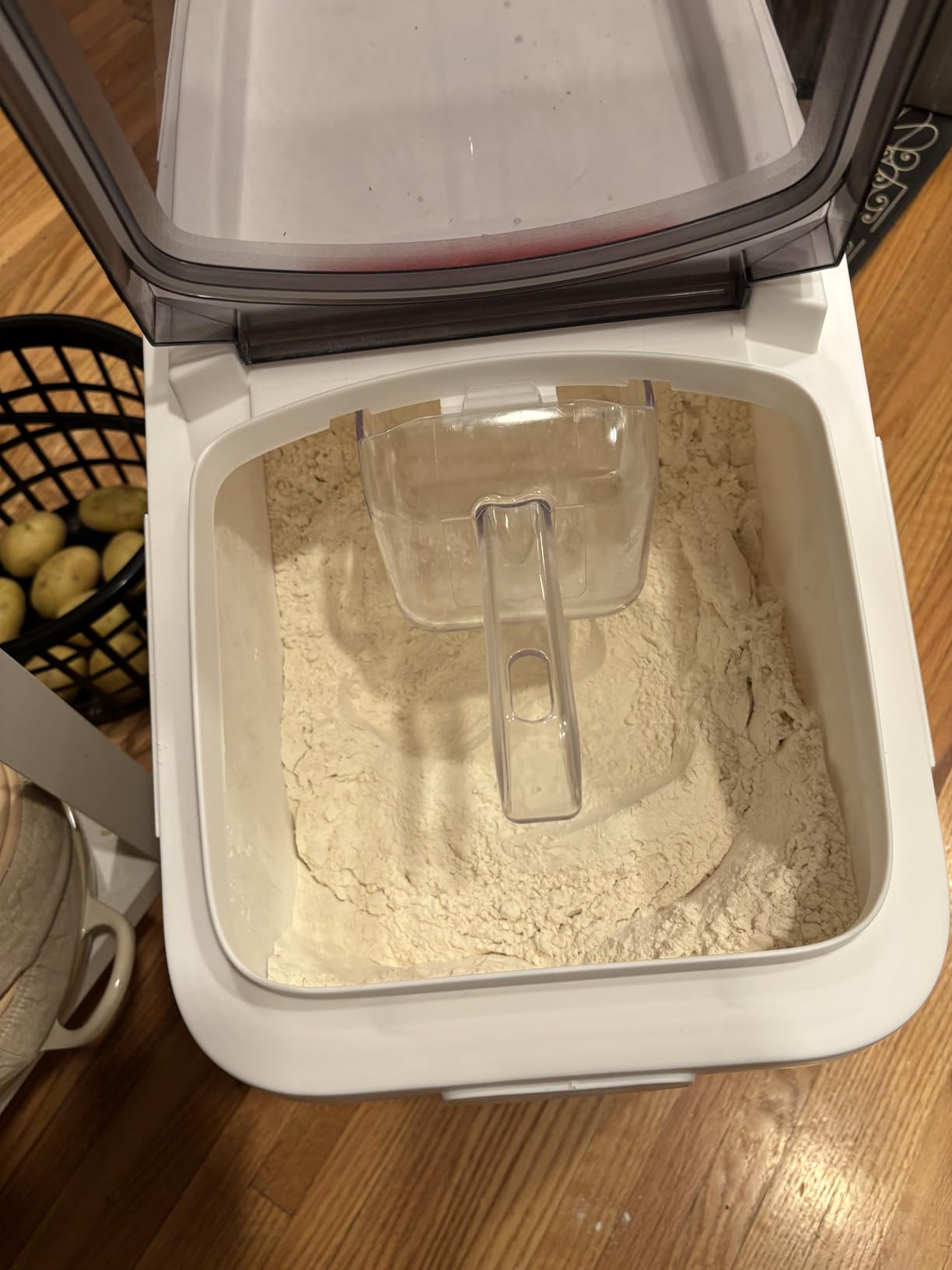 YITAHOME 50L/90lb Large Ingredient Flour Storage Bin, Commercial 11.4-Gallon Rice Storage Container 280 Cups Bulk Flour storage Bins with Wheels,Scoop,Lid and scale, Rice Bin for Kitchen, White customer photo 2