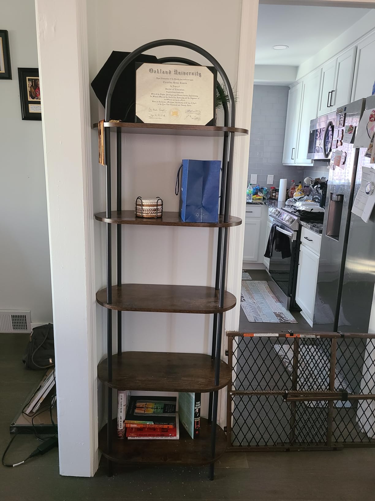HOOBRO 5 Tier Open Bookshelf, Industrial Arched Bookcase Display Shelf Rack, Wooden Bookcase Storage Shelf Metal Frame, Tall Storage Organizer for Home, Easy Assembly, Rustic Brown BF176SJ01 customer photo 1