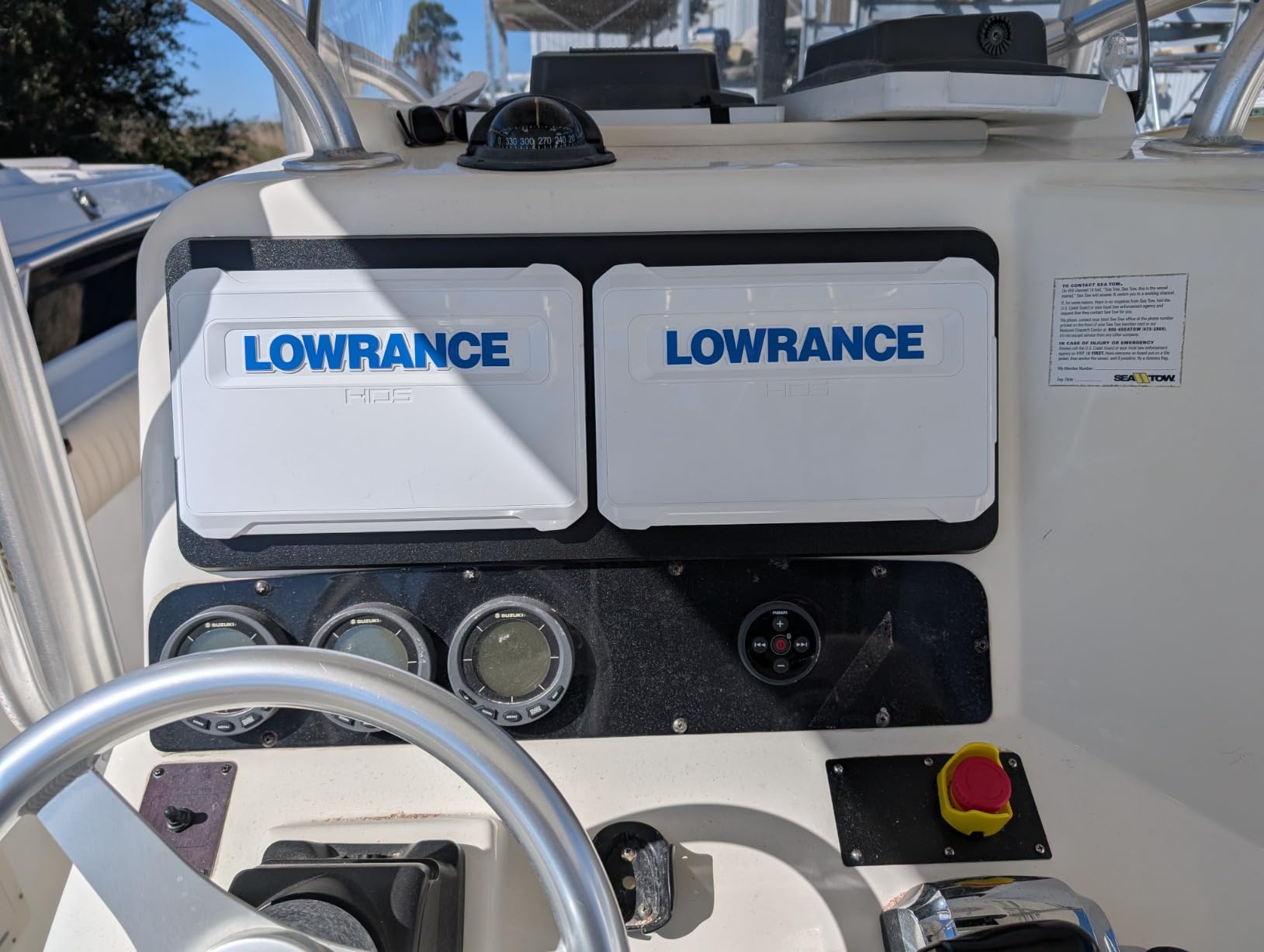 Lowrance HDS PRO Fishfinder/Chartplotter with Smartphone Integration and Preloaded C-MAP U.S. & Canada Charts customer photo 1