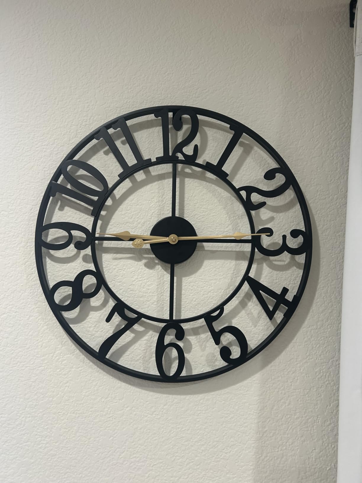 LEIKE 40 Inch Extra Large Modern Wall Clock, Oversize Rustic Round Nearly Silent Battery Operated, Black Metal Roman Numerals Wall Clocks for Living Room, Bedroom, Entrance Home Decor customer photo 2