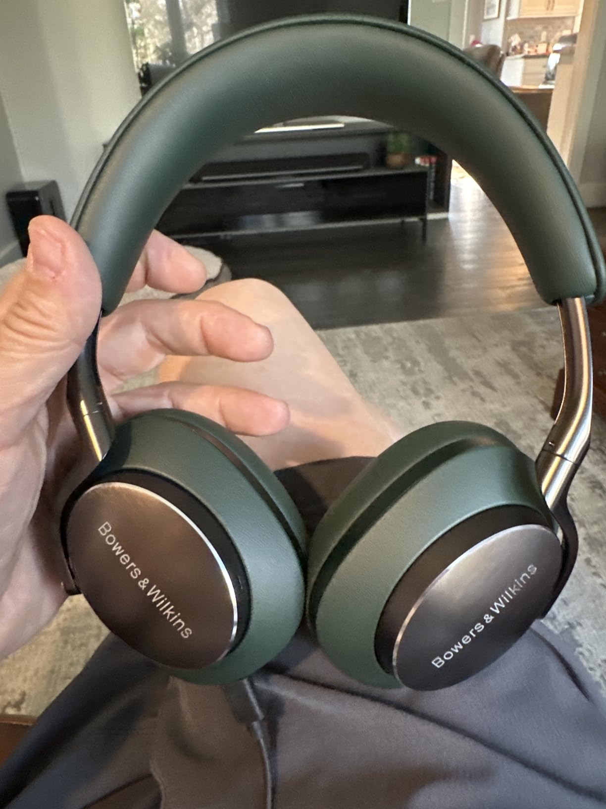 Bowers & Wilkins Px8 Over-Ear Wireless Headphones, Royal Burgundy customer photo 1