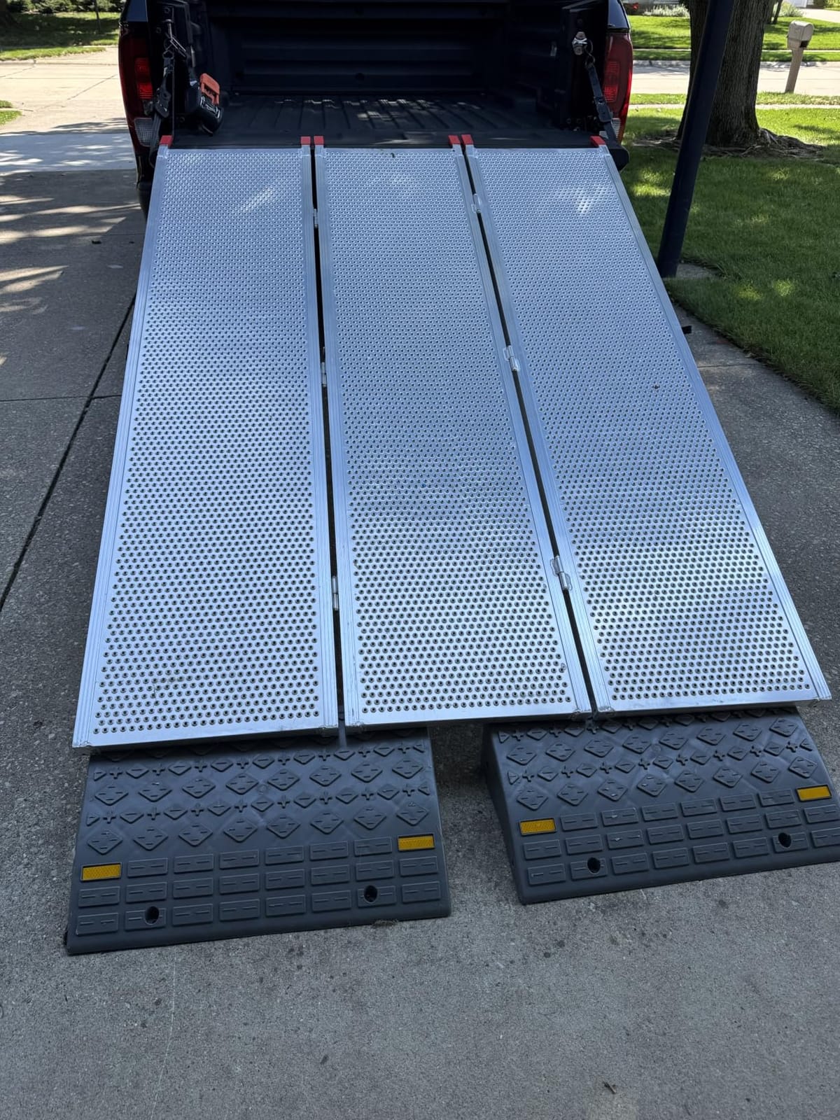 VNN Aluminum Shed Ramp 2PCS - 4' Long Loading Ramp for Riding Mower, Lightweight Sturdy Anti-Slip Ramps with Punch Plate Surface, 880 lbs Capacity for Lawn Mowers, ATV, Motorcycle- 8