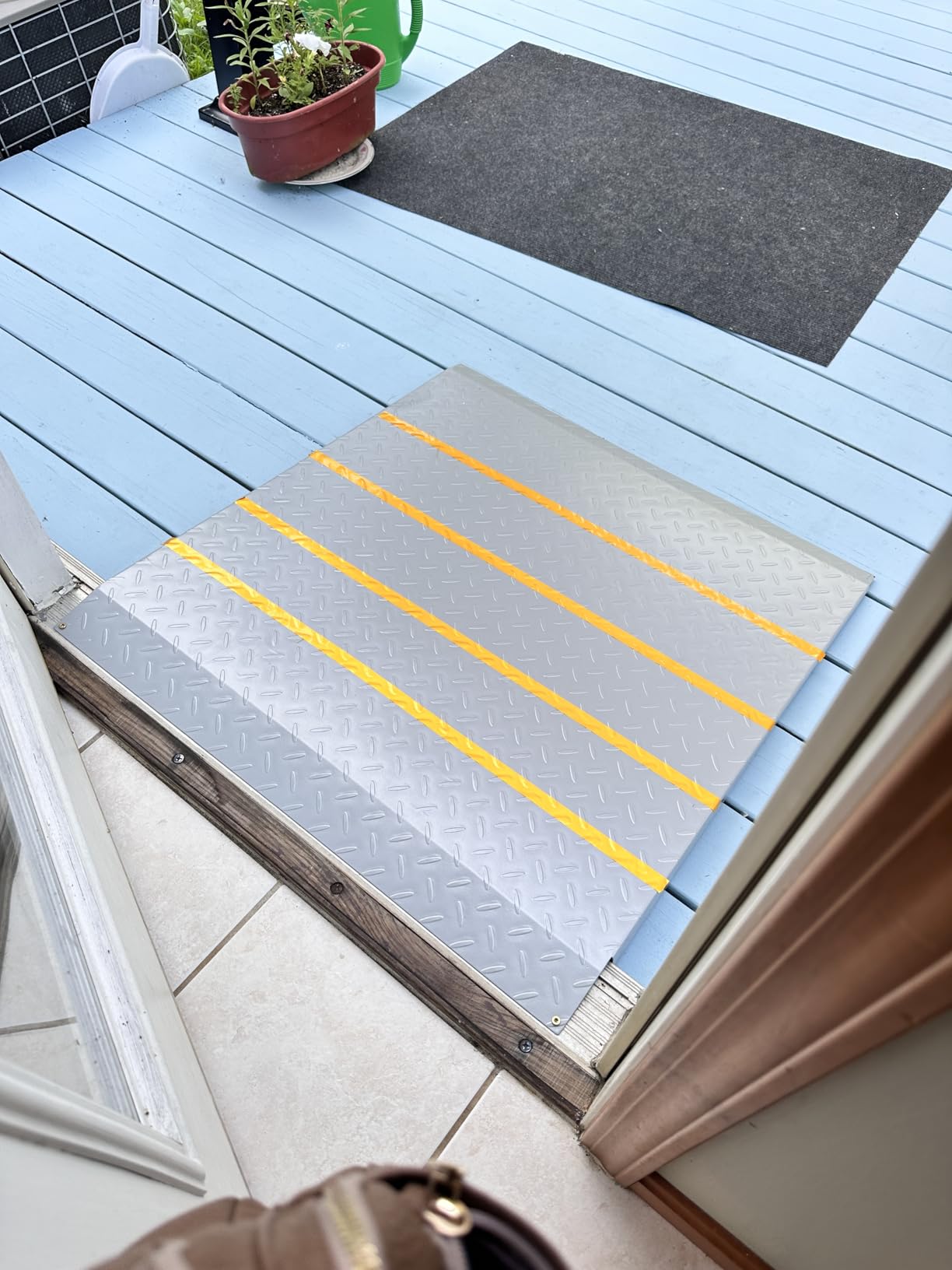 VNN Aluminum Shed Ramp 2PCS - 4' Long Loading Ramp for Riding Mower, Lightweight Sturdy Anti-Slip Ramps with Punch Plate Surface, 880 lbs Capacity for Lawn Mowers, ATV, Motorcycle- 8