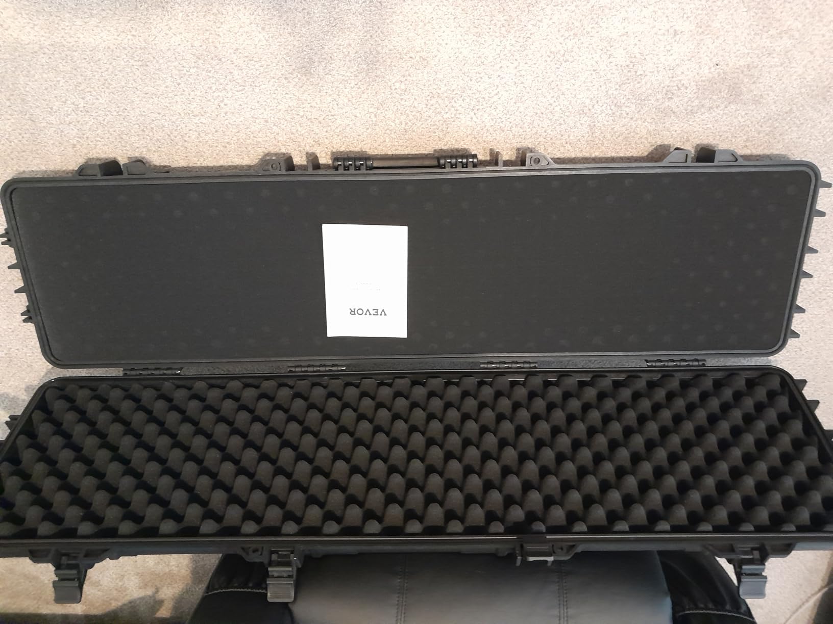 VEVOR Rifle Case, Rifle Hard Case with 4 Layers Fully-protective Foams, Lockable Hard Gun Case with Wheels, IP67 Waterproof & Crushproof, for Rifles or Shotguns customer photo 2