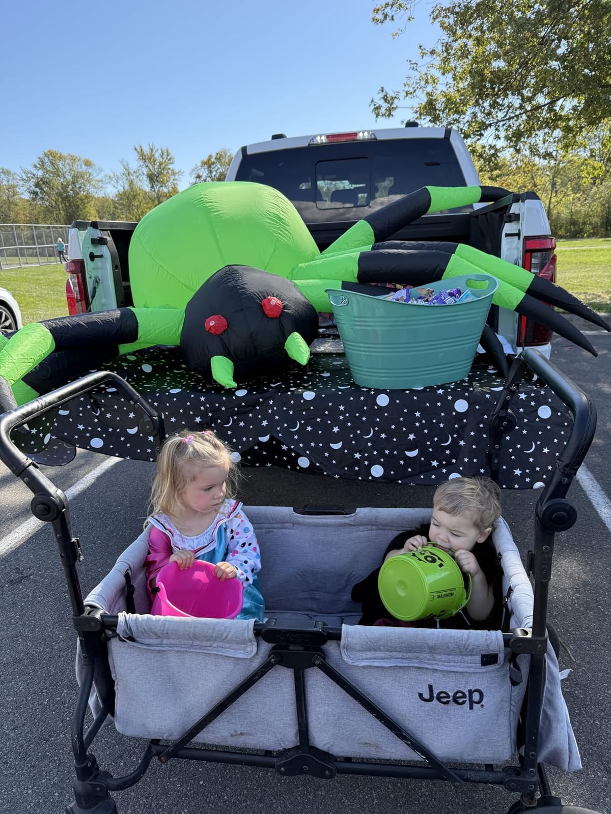 COMIN 9FT Halloween Inflatables Decorations Green Spider Yard LEDs Decor | Built-in LEDs and green scary spider design for Halloween lawn, garden, porch and party displays. customer photo 2