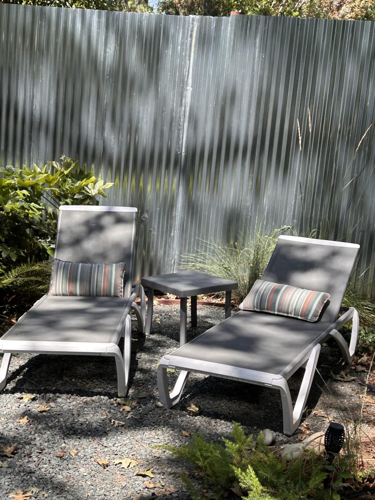 Kozyard Outdoor Chaise Lounge Chair, Full Flat Adjustable Patio Lounger with Aluminum Frame & Resin Legs, Textilene Fabric for Poolside, Backyard & Beach (Gray, 2Chairs + Table) customer photo 1