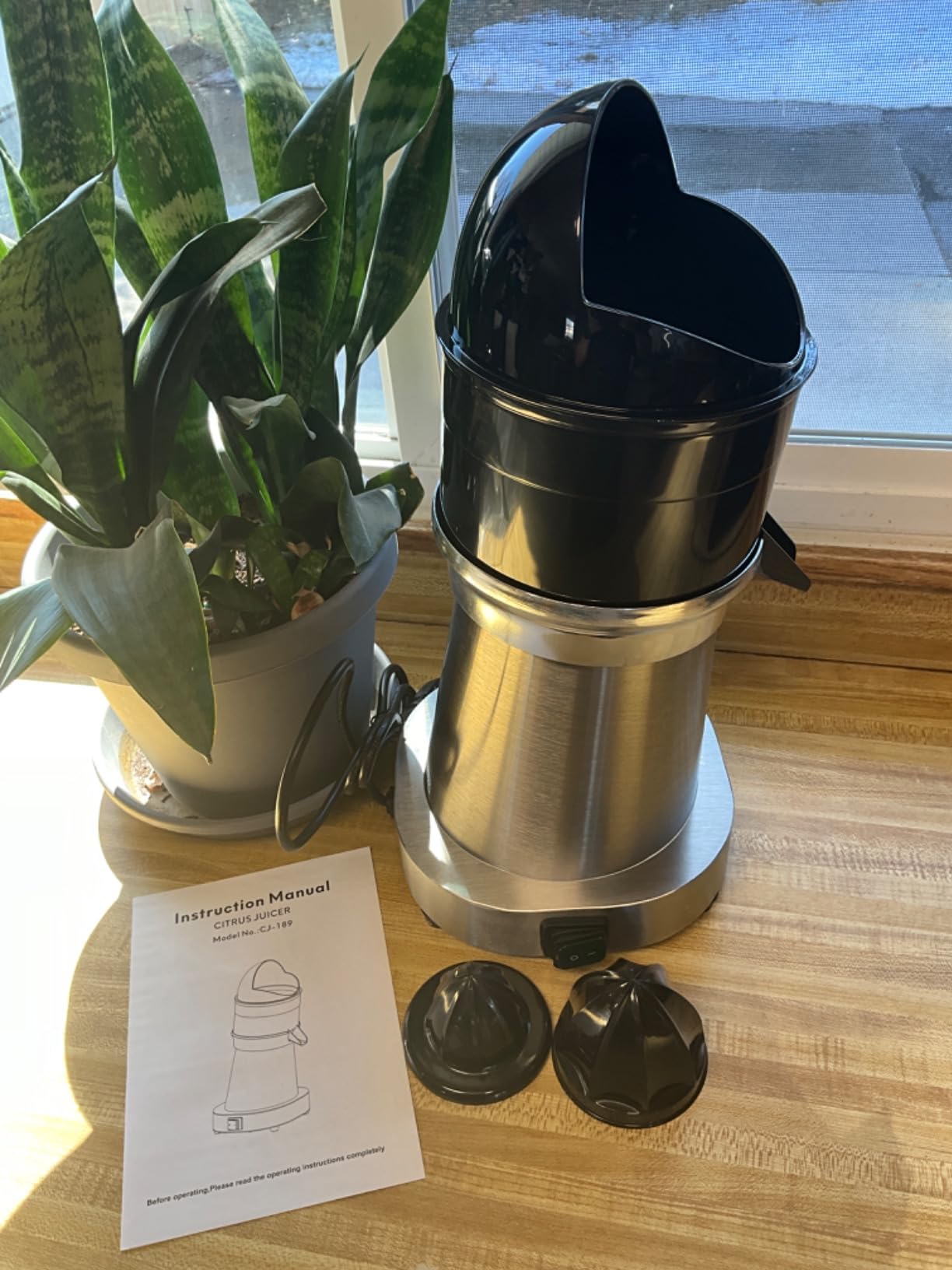 YUANHAO Commercial Electric Citrus Juicer Machine customer photo 1