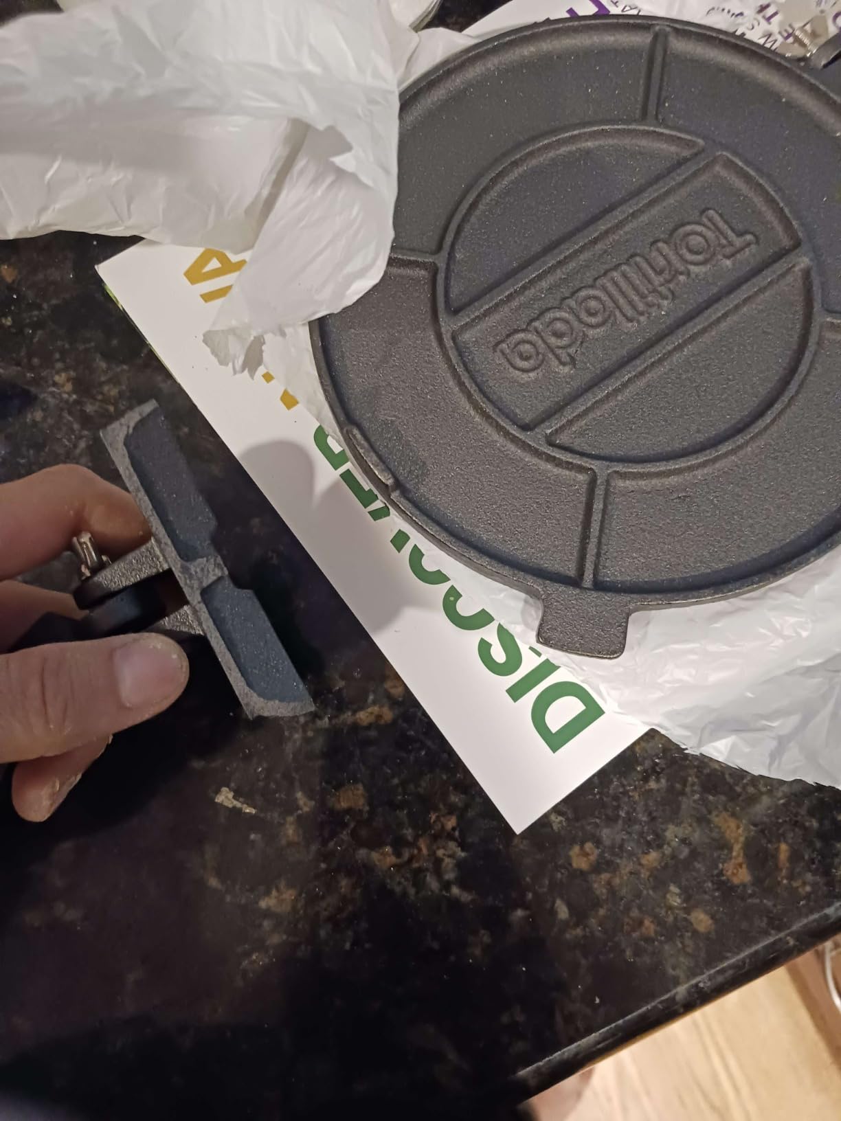 Cast Iron Tortilla Press, Heavy Duty Tortilla Pataconera, 10 Inch Flour Tortilla Press with Foldable Handle, Taco press with Some Parchment Paper, Roti Maker, Black customer photo 1