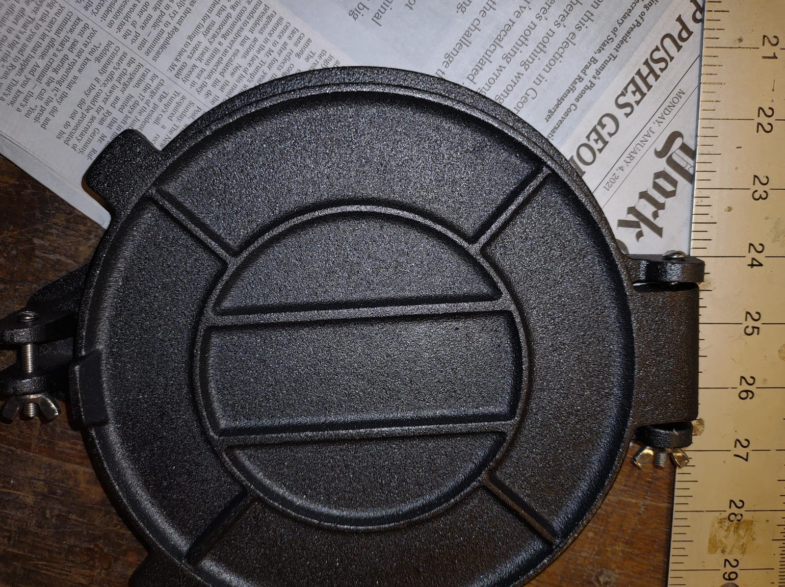 Cast Iron Tortilla Press, Heavy Duty Tortilla Pataconera, 10 Inch Flour Tortilla Press with Foldable Handle, Taco press with Some Parchment Paper, Roti Maker, Black customer photo 2