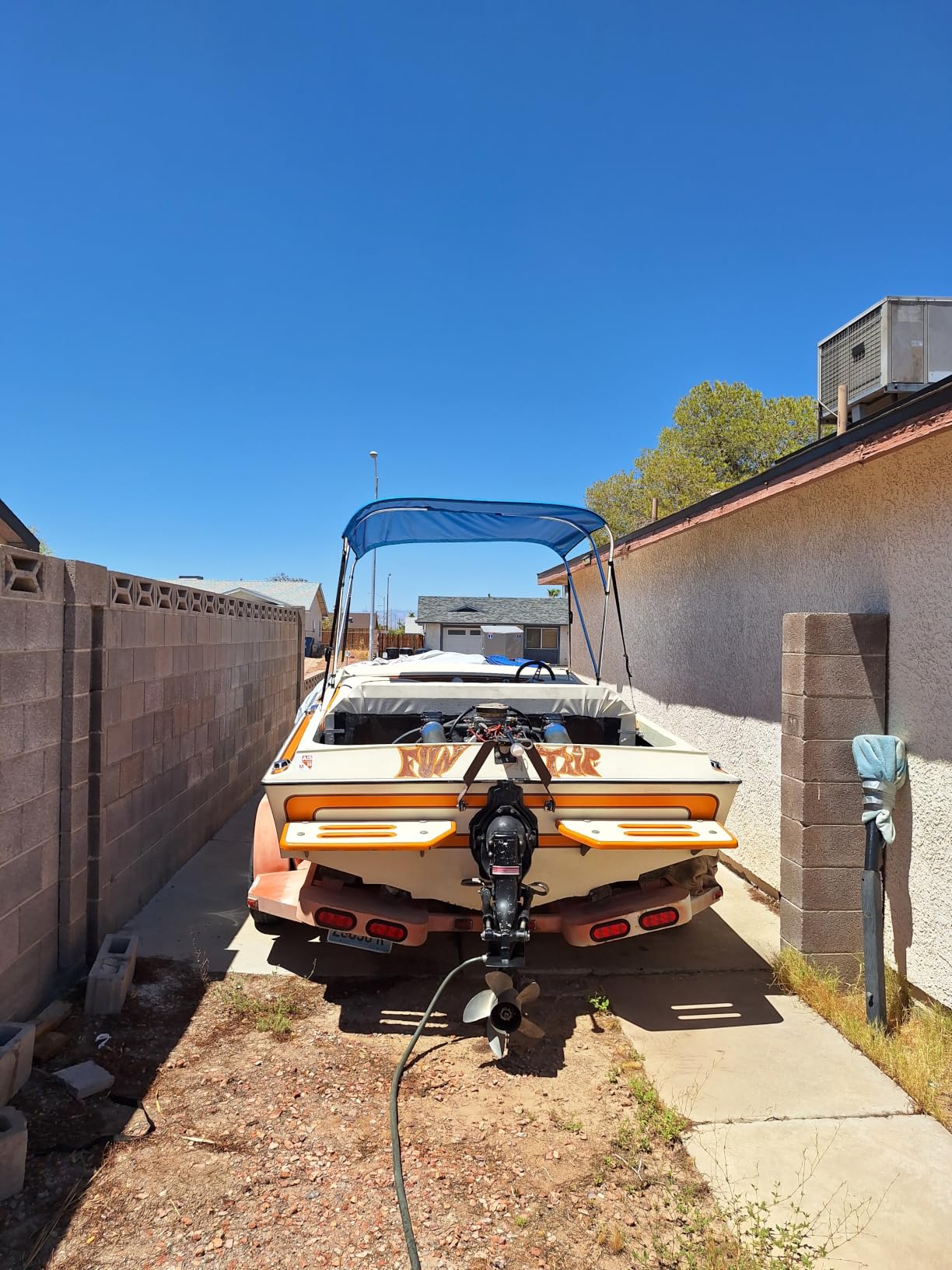 VEVOR 3 Bow Boat Bimini Tops, 600D Polyester Canopy with Aluminum Alloy Frame, Waterproof & Sun Shade Boat Awning Canopy with Storage Bag, 2 Support Poles, 4 Straps, 6'Lx(54